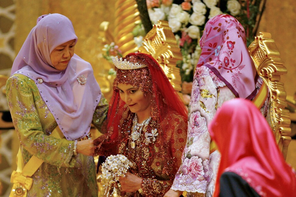 Brunei’s Princess Majeedah Nuurul Bulqiah (centre) during her wedding ceremony with Pengiran Khairul Khalil, on June 10, 2007. File photo: AFP
