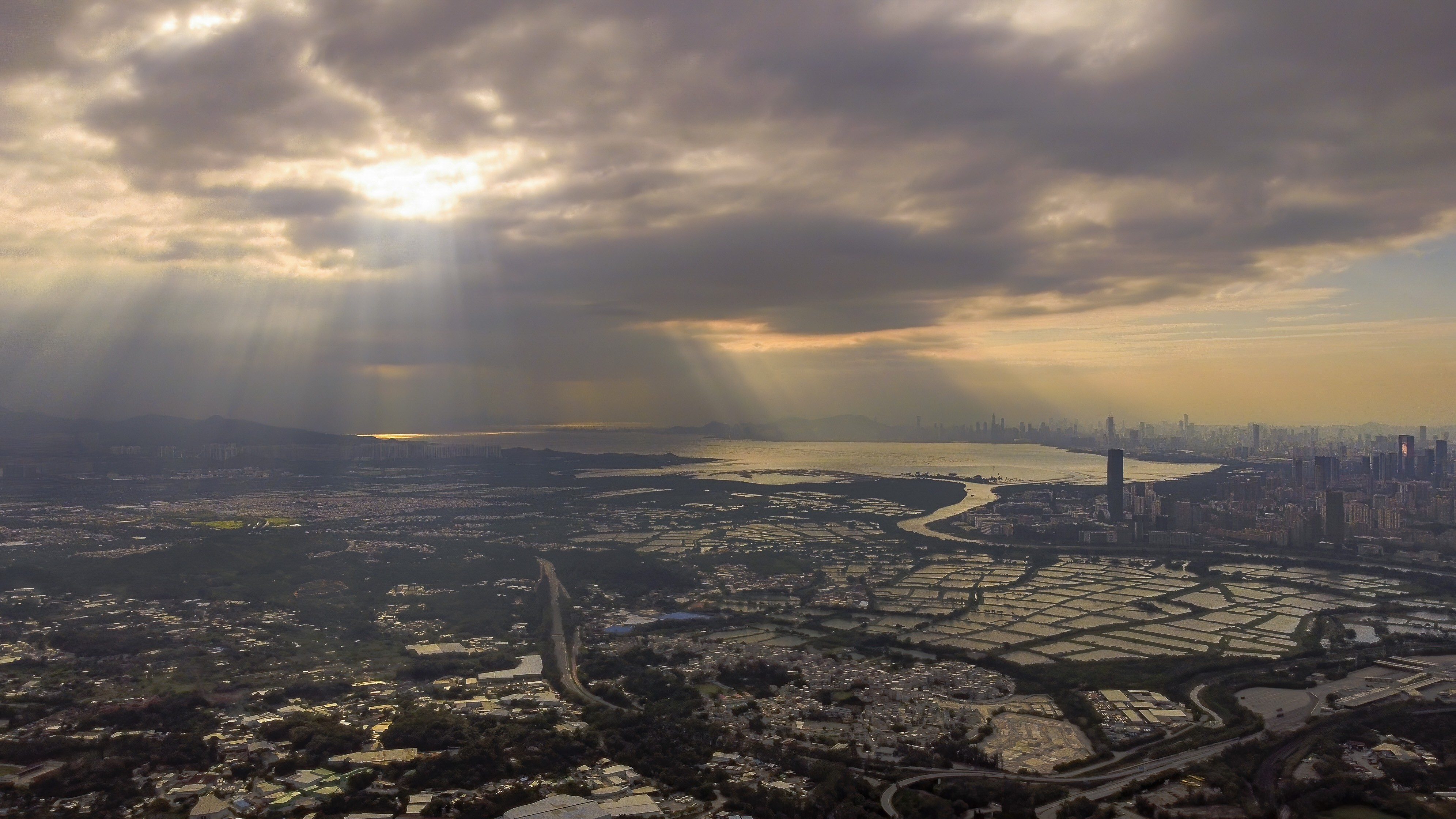 A general view of the northern area of the New Territories from Kwun Tung. Carrie Lam’s policy address proposed to turn the northern New Territories into an engine of growth and home to 2.5 million people. Photo: Martin Chan