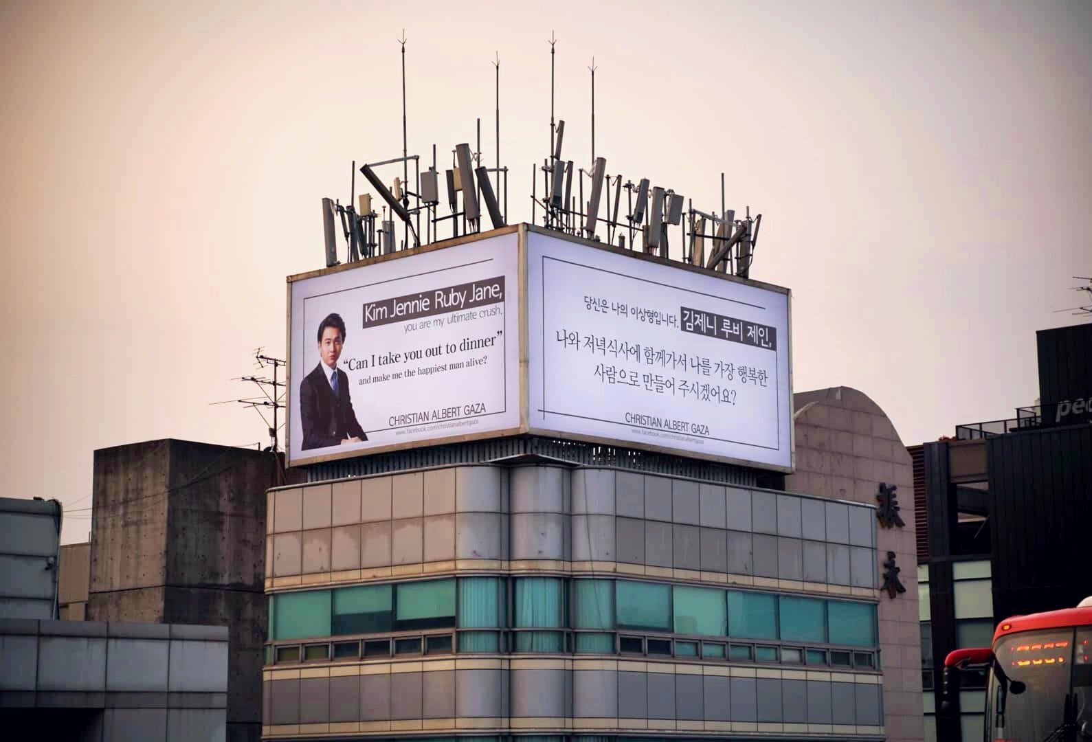 Christian Gaza paid for a billboard in Seoul to ask Jennie out for dinner. Photo: Facebook
