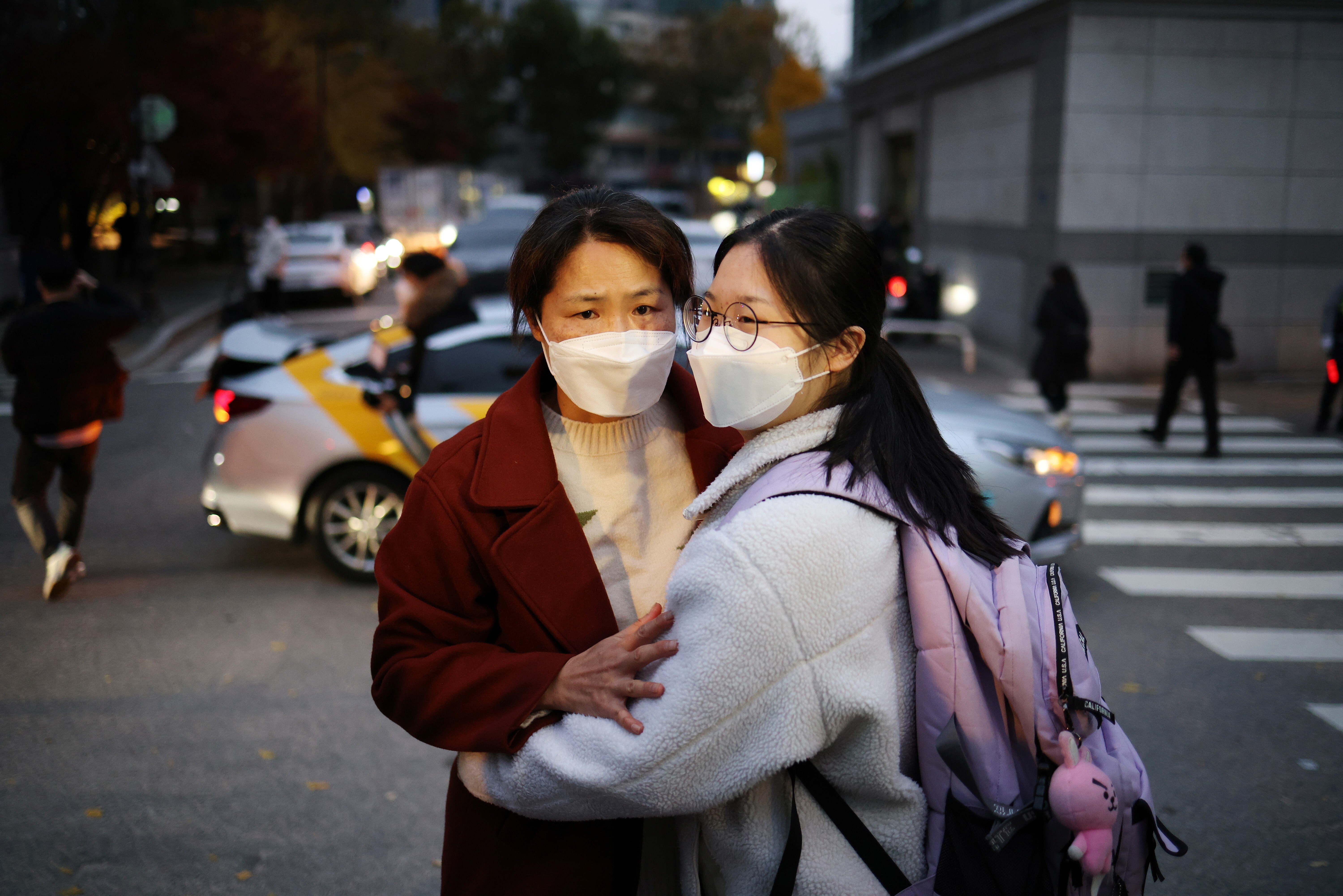 A mother hugs her daughter ahead of her Suneung exams in Seoul on Thursday. Photo: Reuters