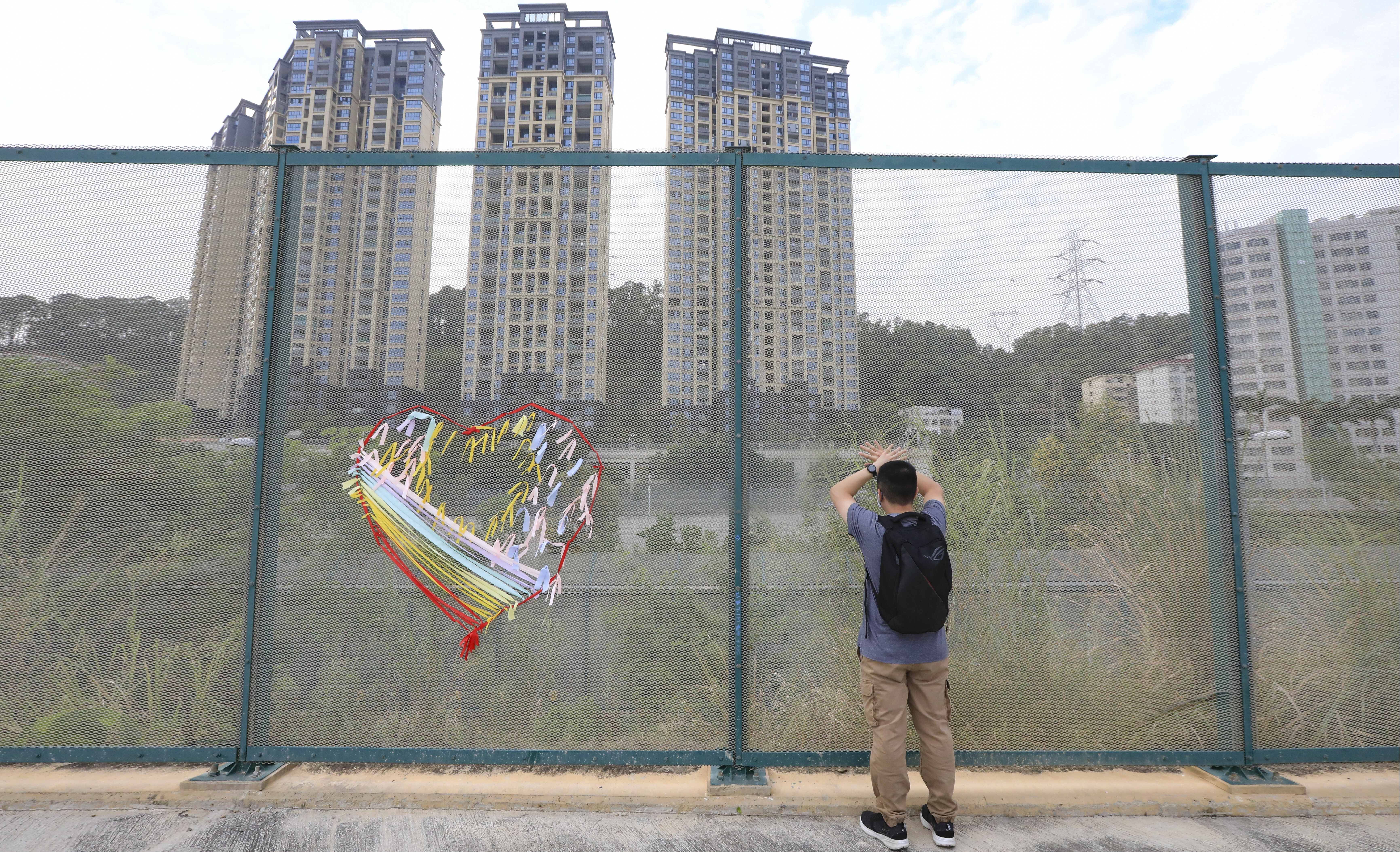 Two barbed wire fences 100 metres apart at the Liantang-Heung Yuen Wai border control point separate couples and families living in Hong Kong and on mainland China. Photo: Felix Wong