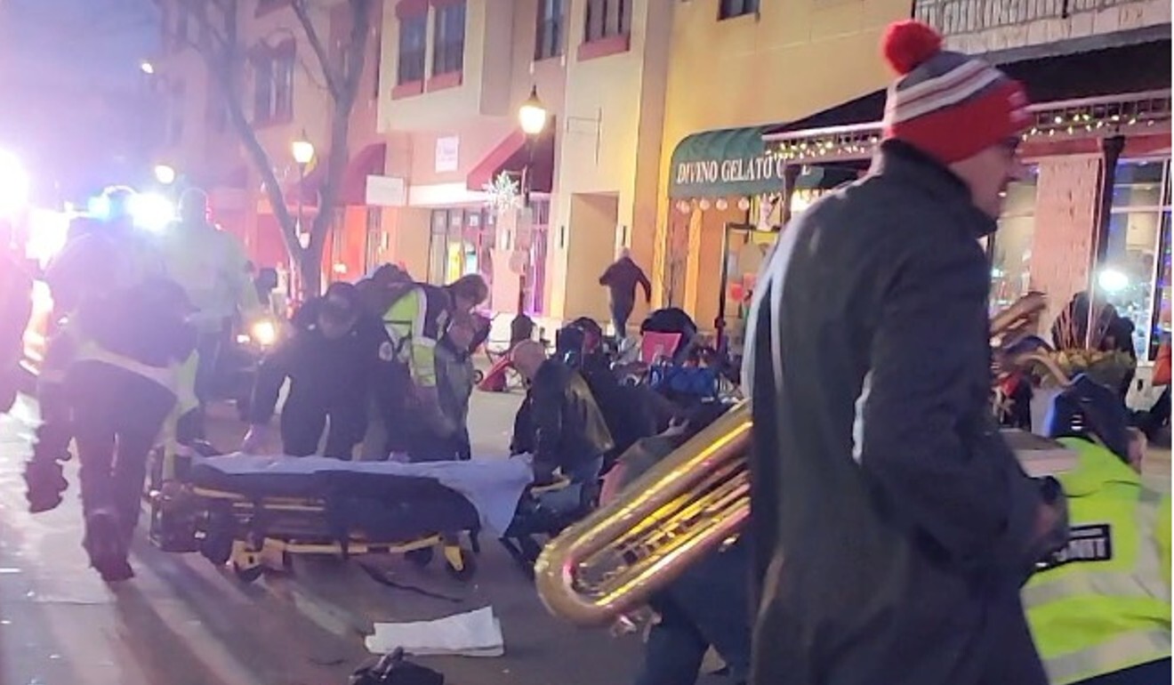 US Christmas parade in Wisconsin turns deadly as car hits crowd, killing 5, wounding 40 South
