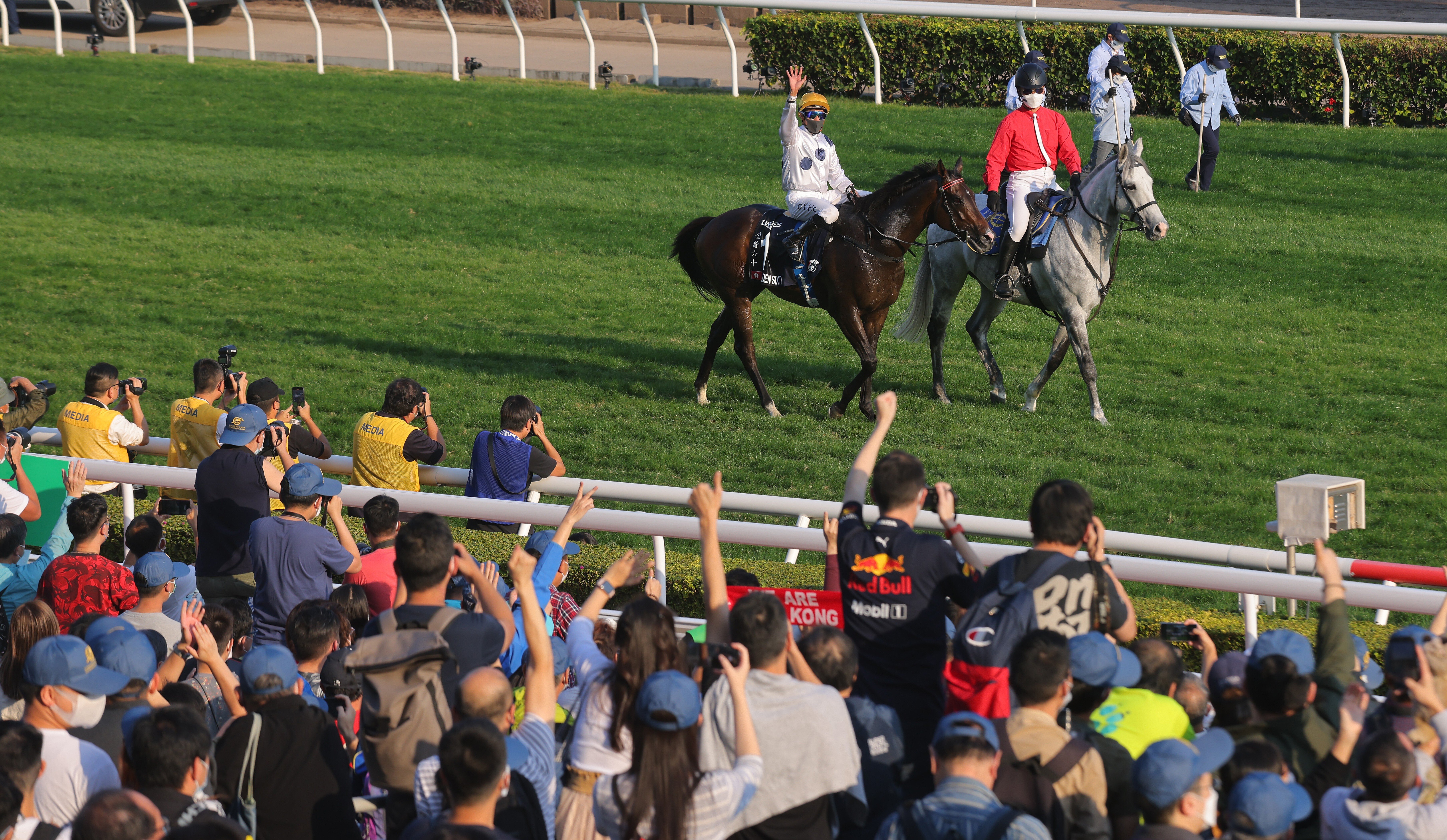 Vincent Ho celebrates with the fans after Golden Sixty’s win in the Group One Hong Kong Mile. Photos: Kenneth Chan