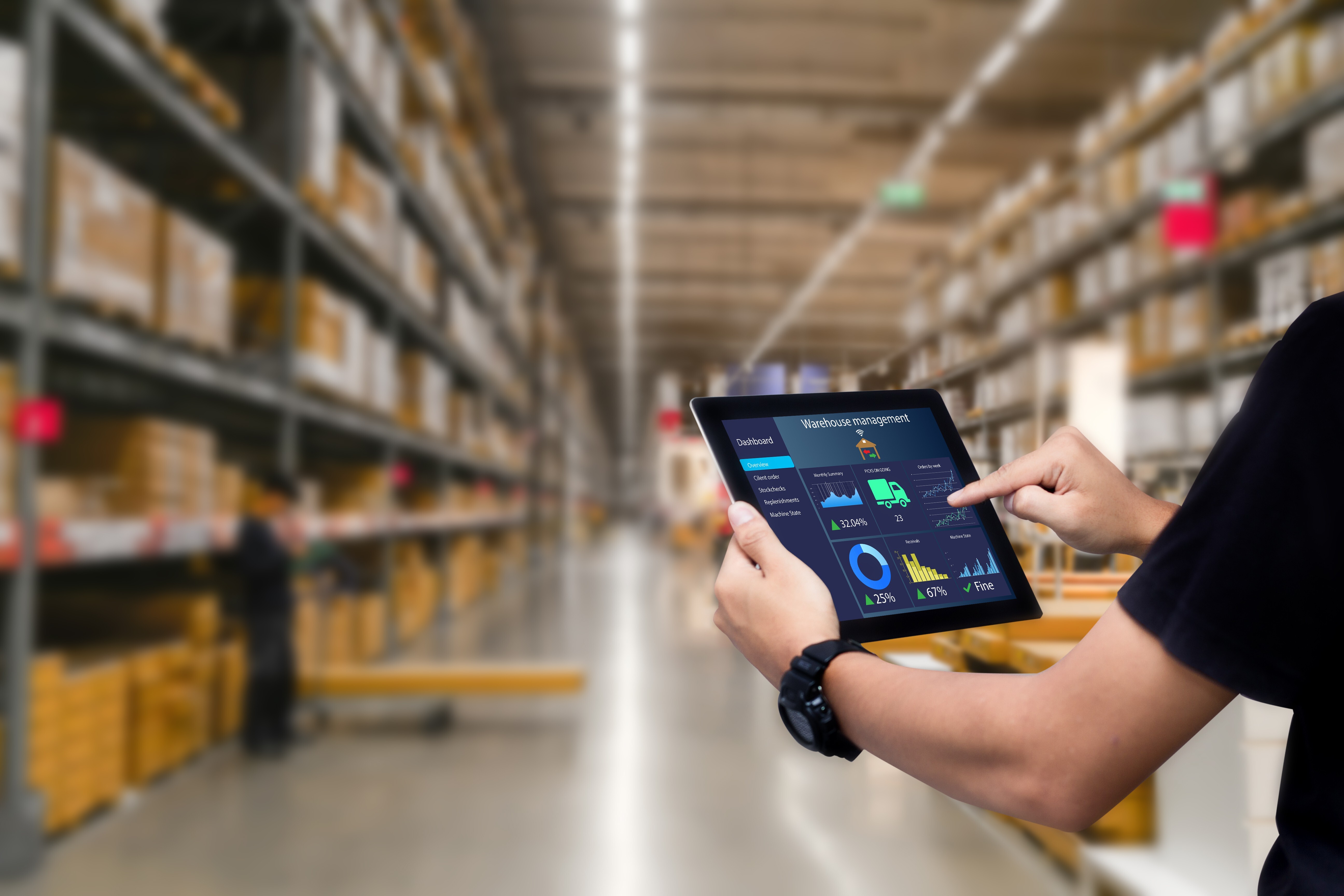 Smart warehouse management that uses enhanced connectivity and automation will help improve efficiency through continuous tracking and route optimisation. Photo: Shutterstock