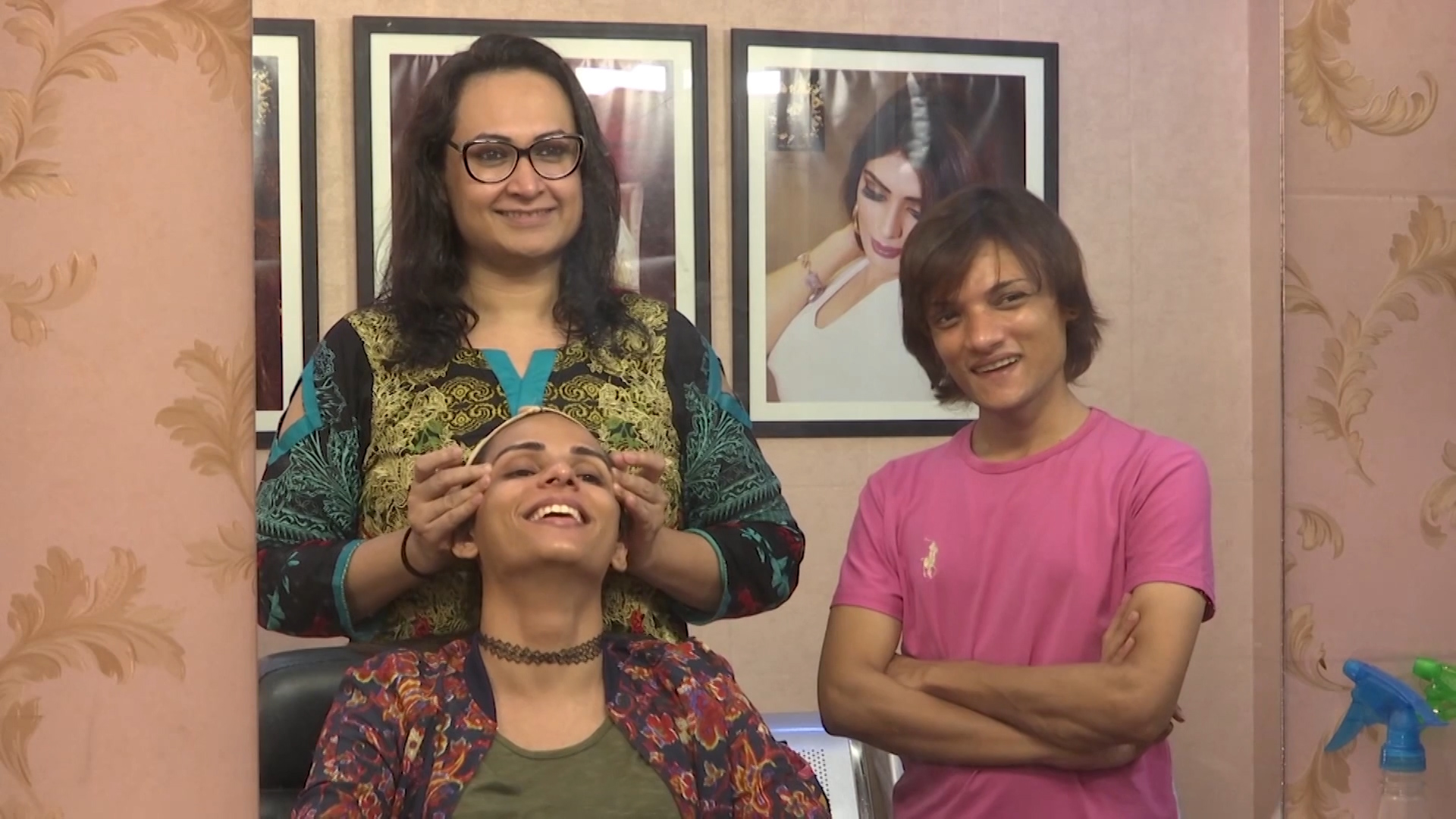 Pakistan S First Transgender Hair Salon Opens South China