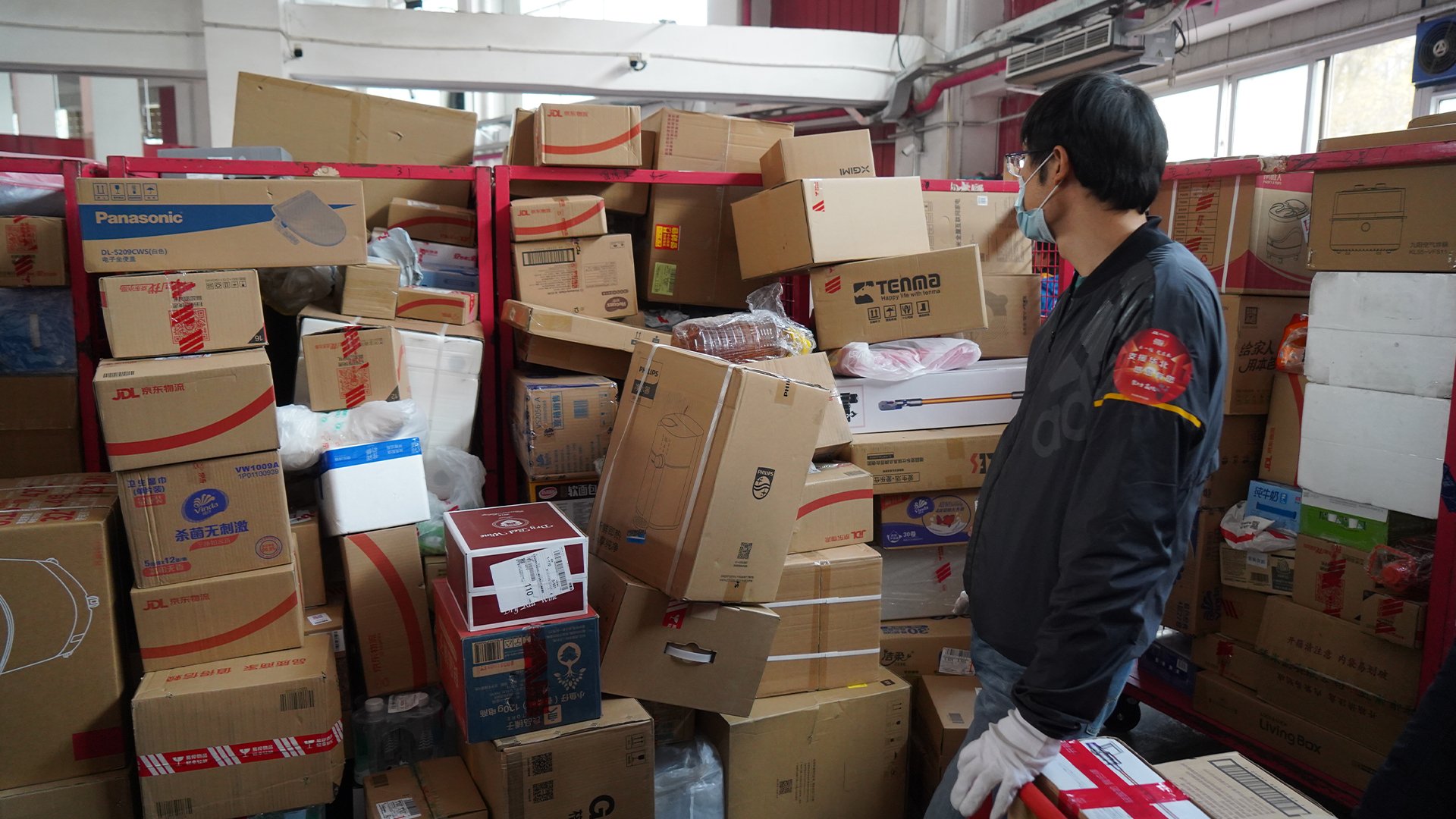 amazon-s-warehouse-pay-rate-has-left-some-workers-homeless-and-struggling-south-china-morning-post