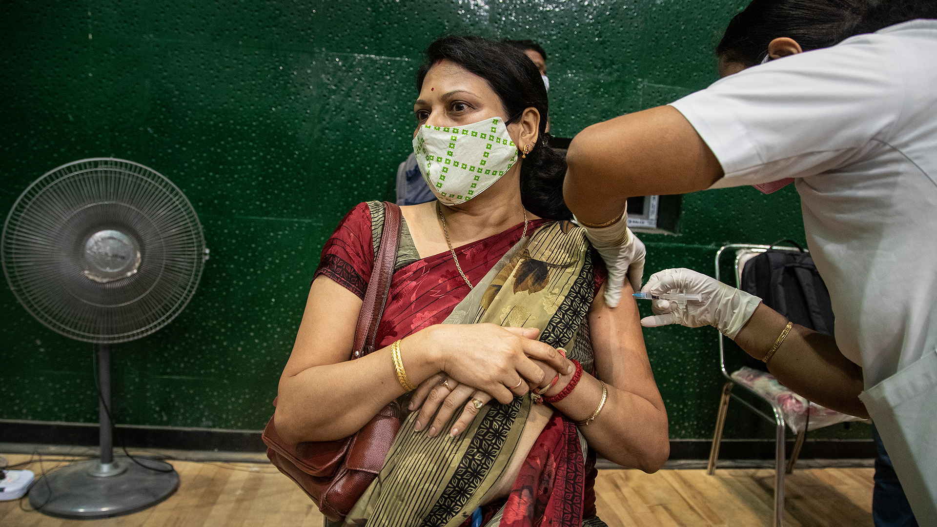 India’s mass-vaccination drive falters as country hits 20 million coronavirus cases