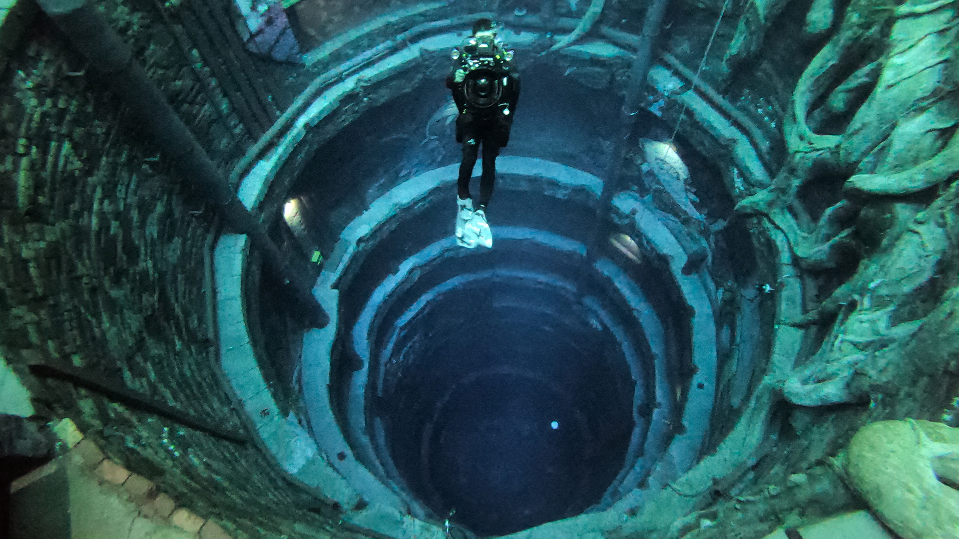 самый глубокий бассейн в мире в дубае