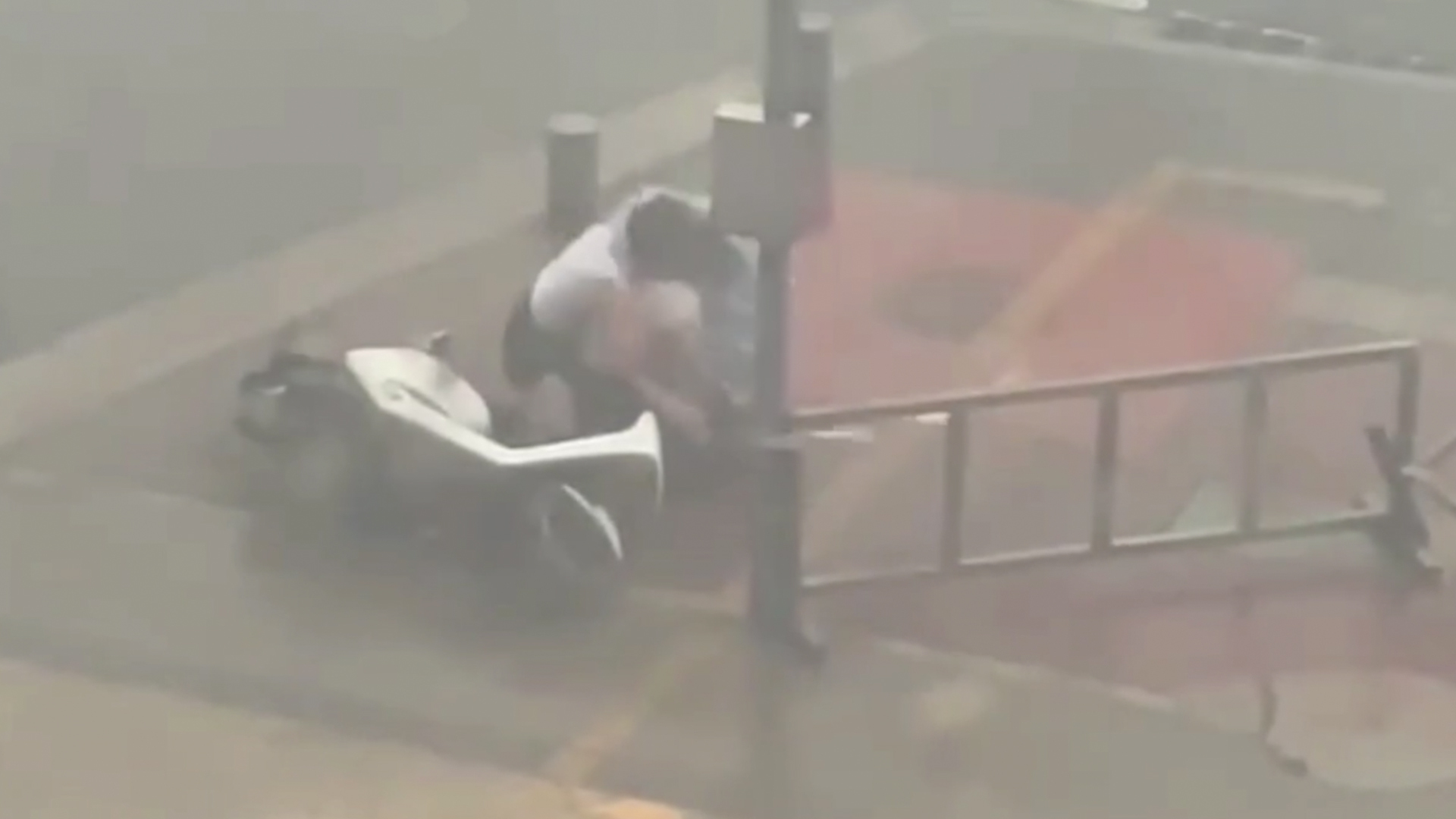 Mother uses body to protect daughter in strong winds in China
