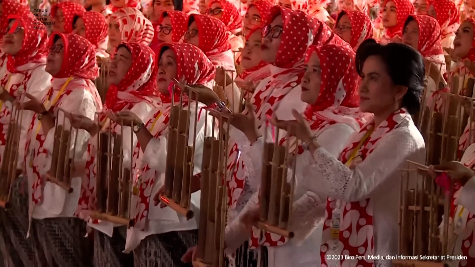 New world record set for largest ensemble performance of traditional Indonesian angklung