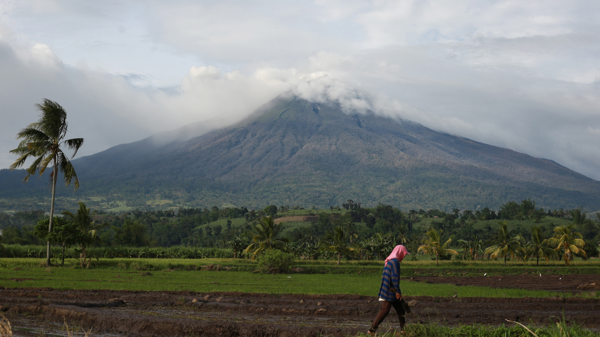 Ash from Philippine volcanic eruptions paints towns grey