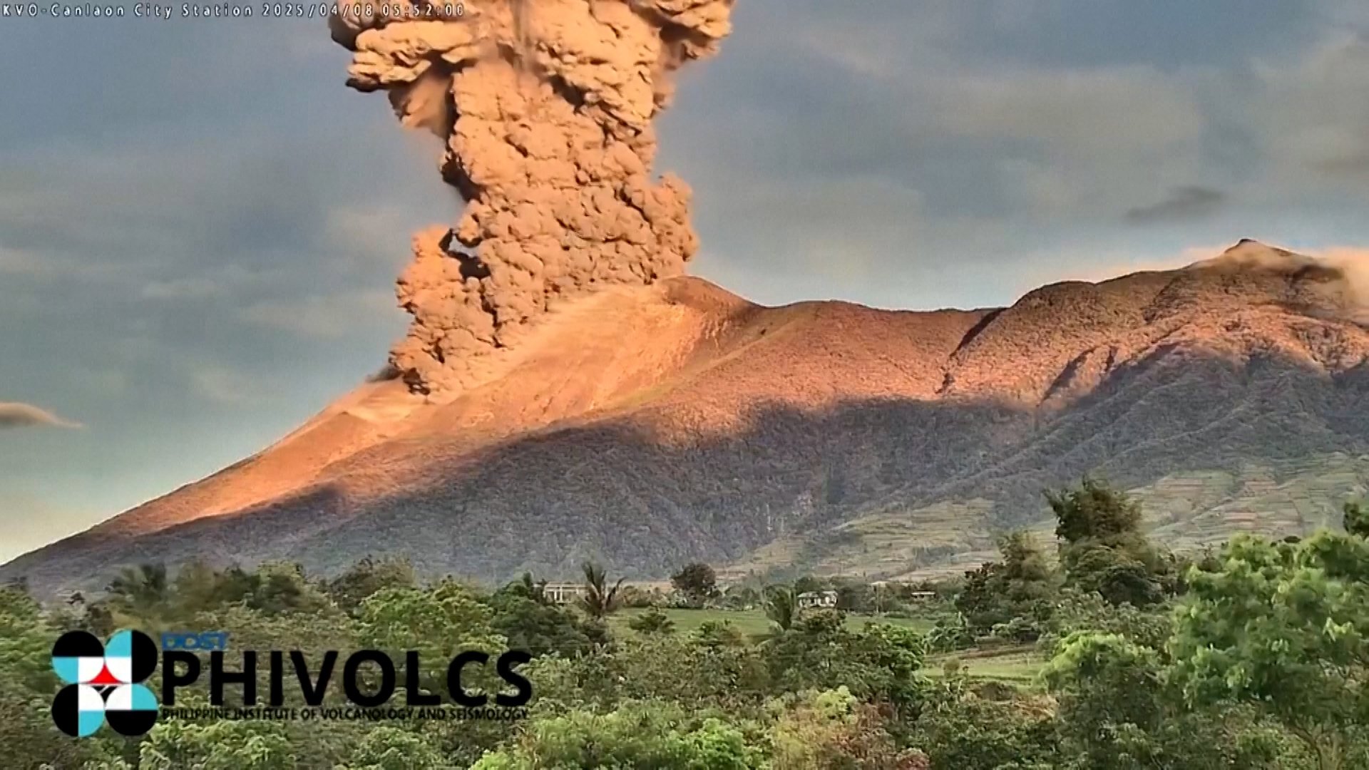 Philippines’ Kanlaon Volcano erupts, spewing ash 4km high