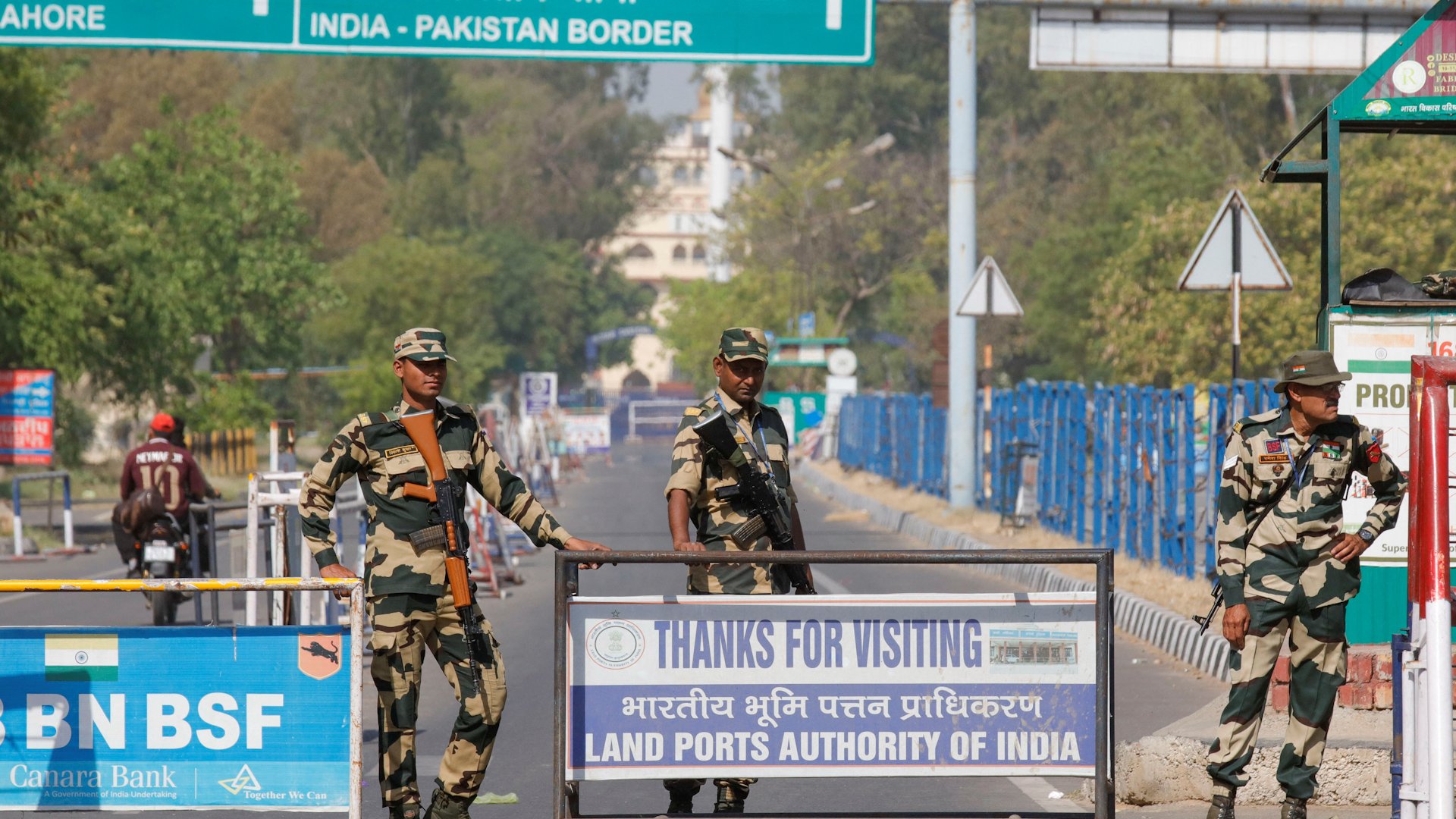 Pakistan minister warns India planning attack amid Kashmir tensions