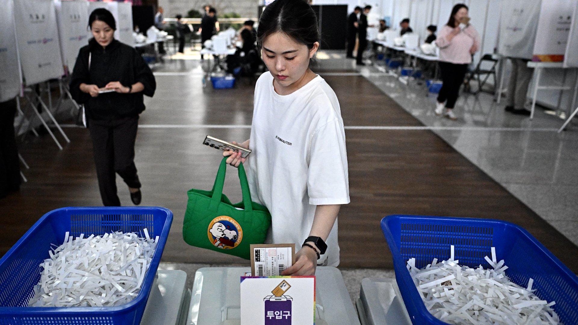 Political divide widens along gender lines for young first-time voters in South Korea