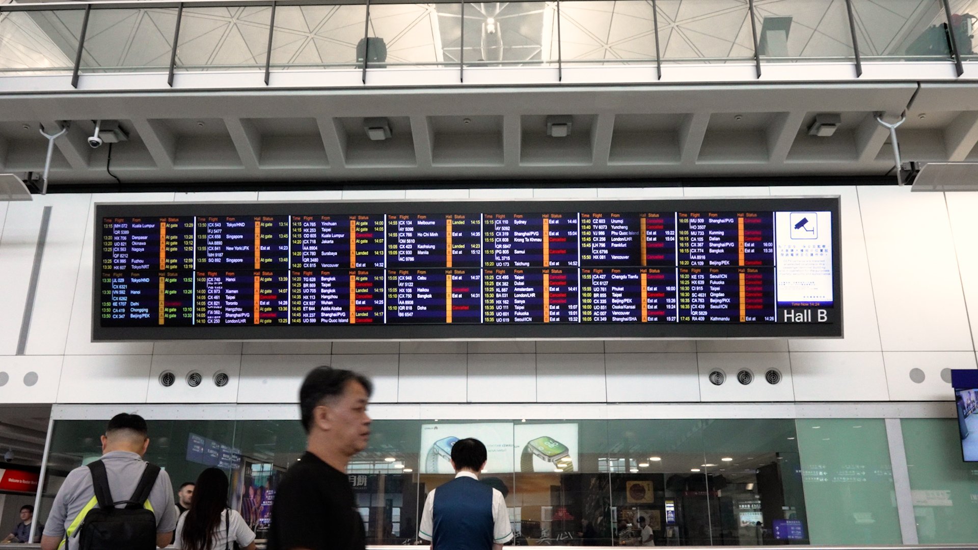 Super Typhoon Ragasa grounds hundreds of flights in Hong Kong leaving travellers stranded