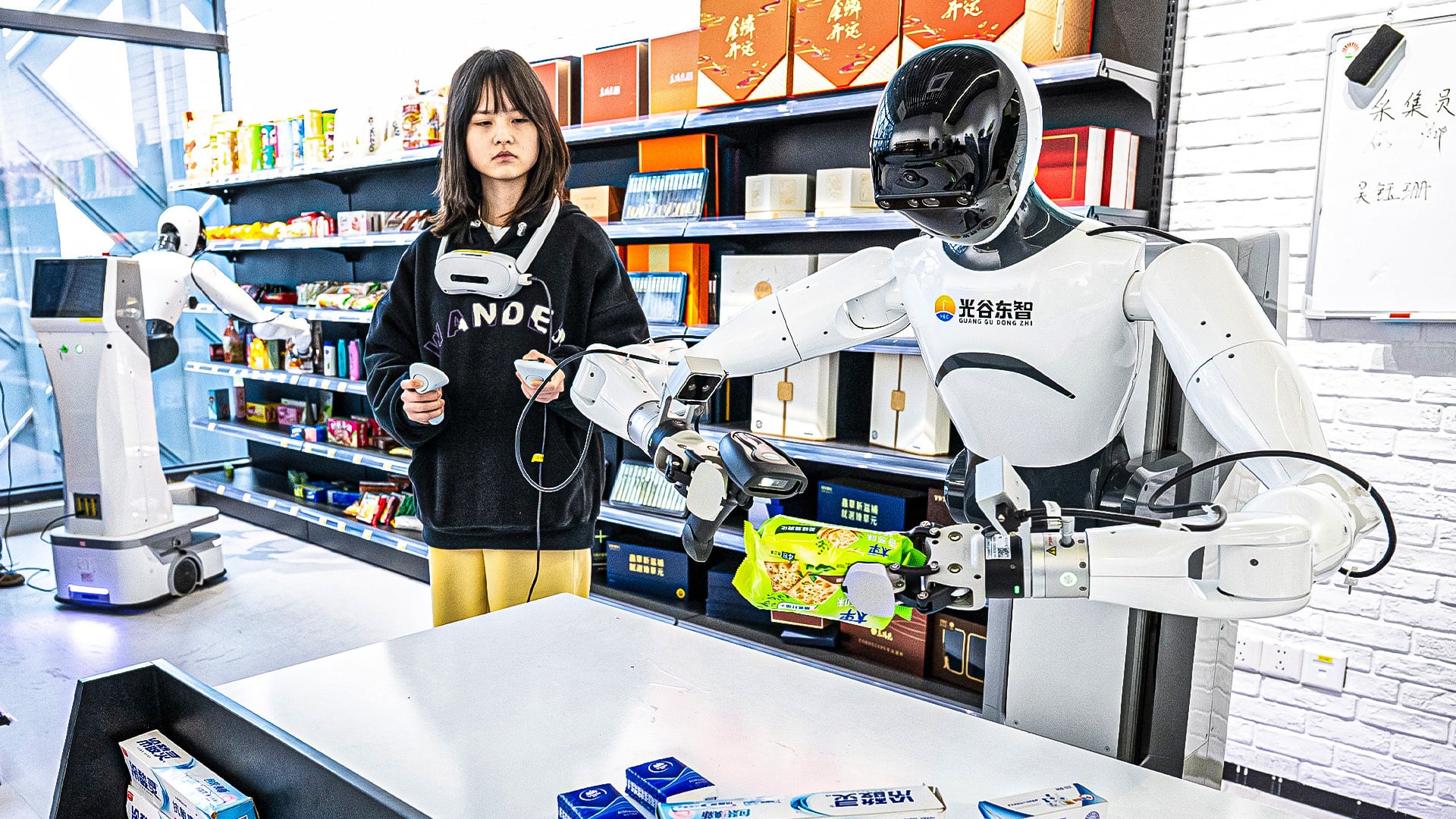 How does China plan to dominate the global humanoid robot market?