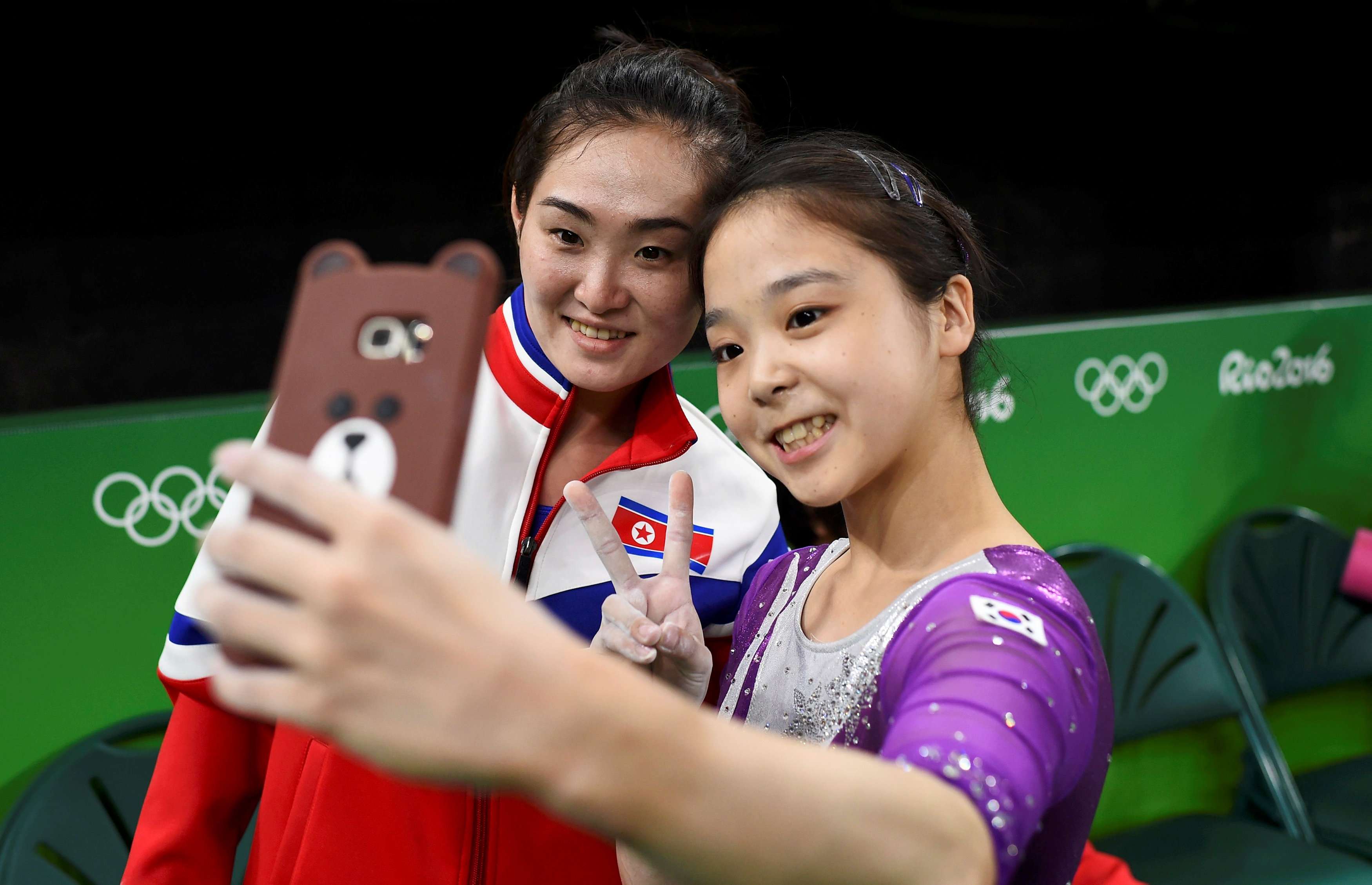 South Korean gymnast Lee Eun-ju's selfie with North Korean Hong Un-jong at  Rio goes viral - YP | South China Morning Post