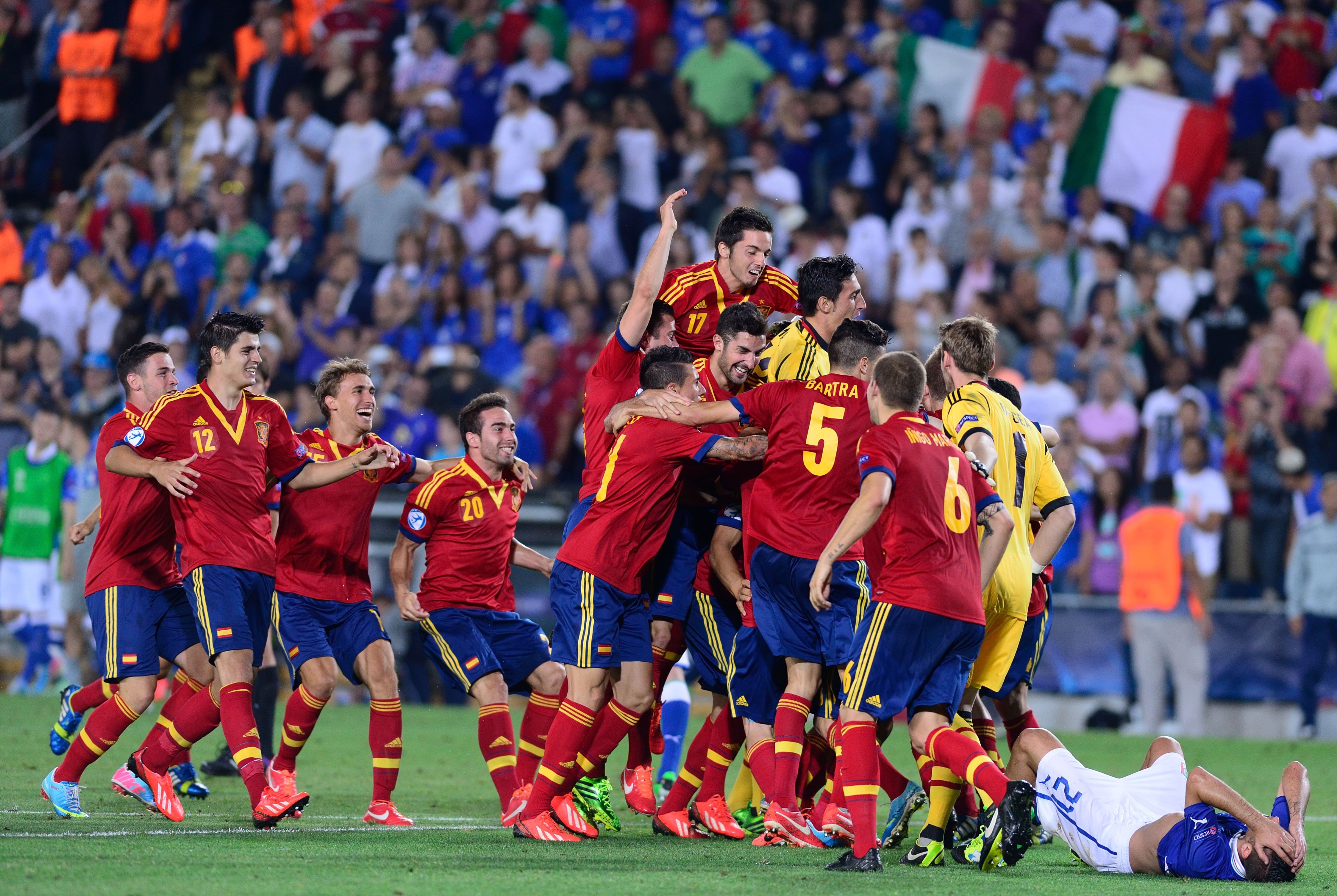 Spain celebrate after winning the Under-21s European Championship in 2013.