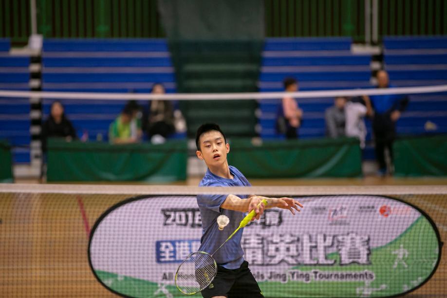At last year's Jing Ying Badminton Tournament final, Jason Gunawan knocked out Joshua Wang Che of La Salle College, who is three years older than him.