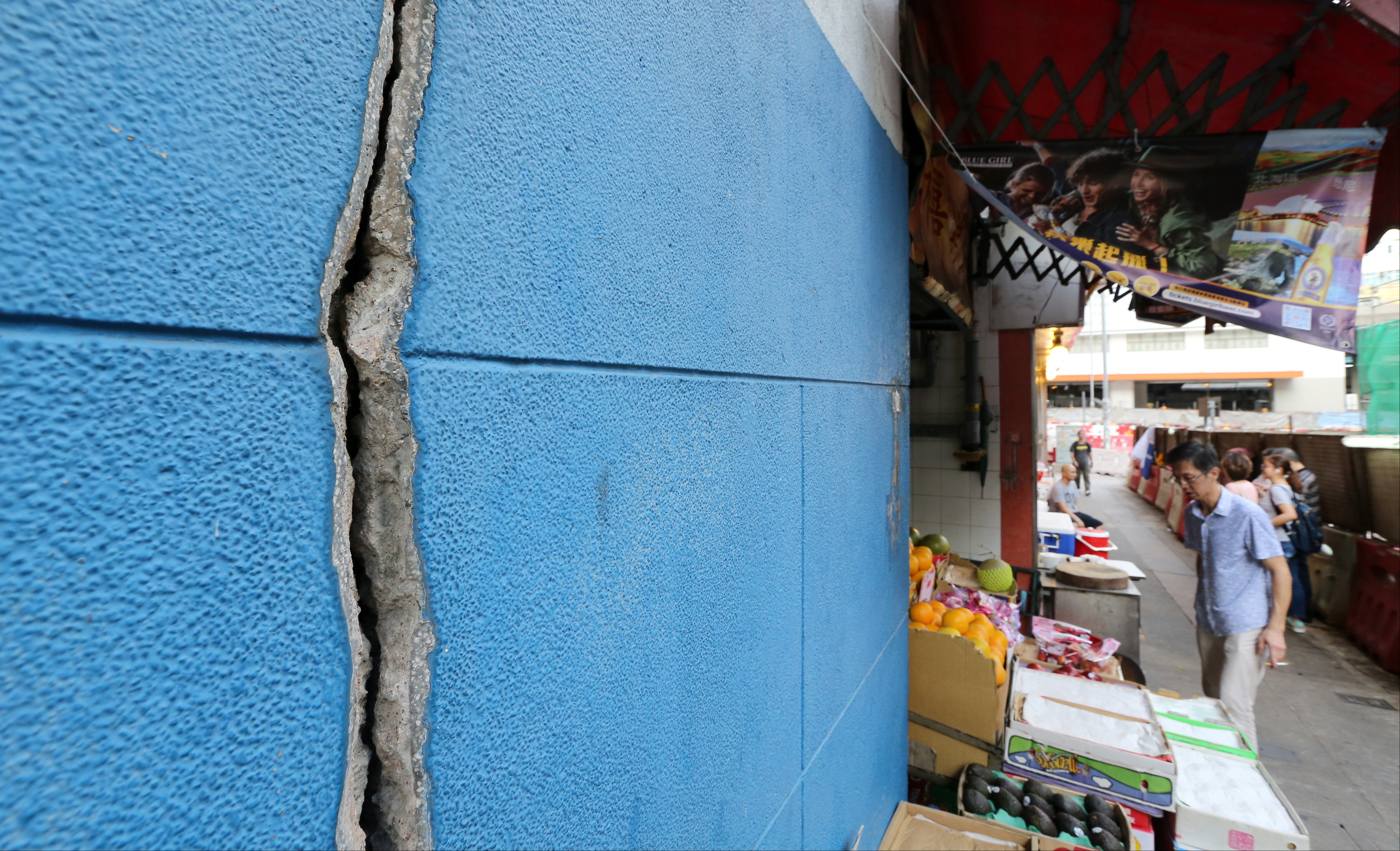 A crack found at a building on Kiang Su Street in To Kwa Wan.