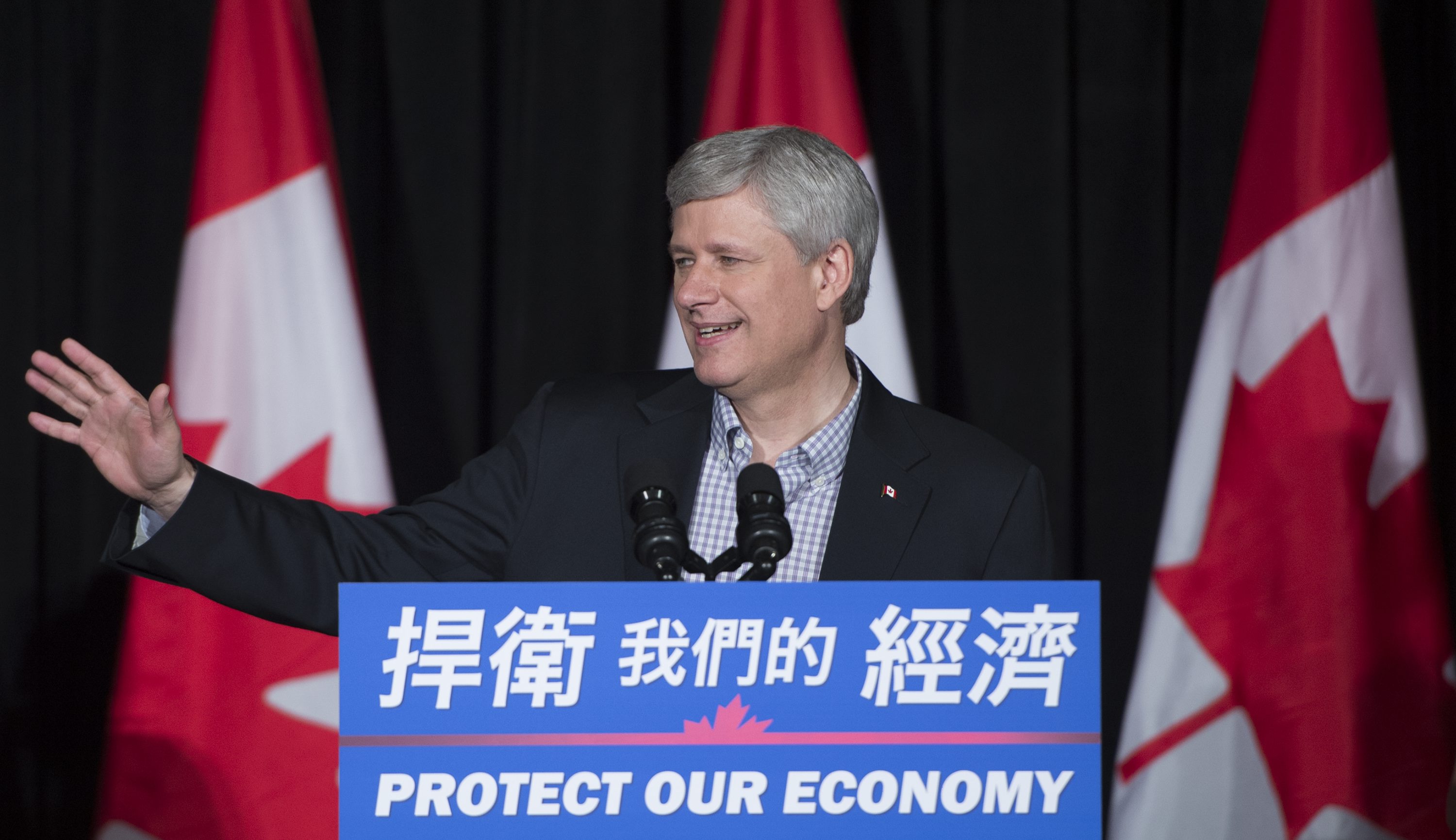 Conservative leader Stephen Harper waves to the crowd after addressing a gathering during an election campaign stop in Vancouver, British Columbia, Thursday, Oct. 8, 2015. (Jonathan Hayward /The Canadian Press via AP) MANDATORY CREDIT
