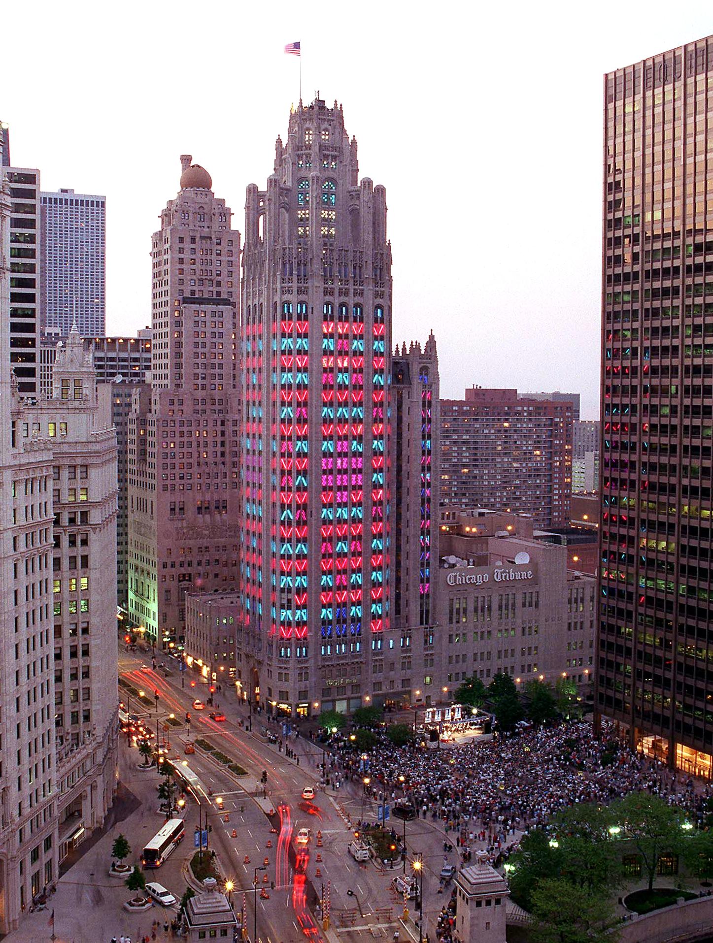 (FILES) This 10 June 1997 file photo shows the Chicago Tribune building decorated for the 150th anniversary celebration of the newspaper. It was announced 13 March 2000 by The Times Mirror Company, publisher of the Los Angeles Times and other US newspapers, that it is being purchased by the Tribune Company in a deal reported to be worth USD six billion. The agreement will create the third largest US newspaper company. The Tribune Company is also involved in some two dozen other media properties including television and radio broadcasting, publishing, education and interactive ventures. AFP PHOTO/CHARLES CHERNEY/CHICAGO TRIBUNE