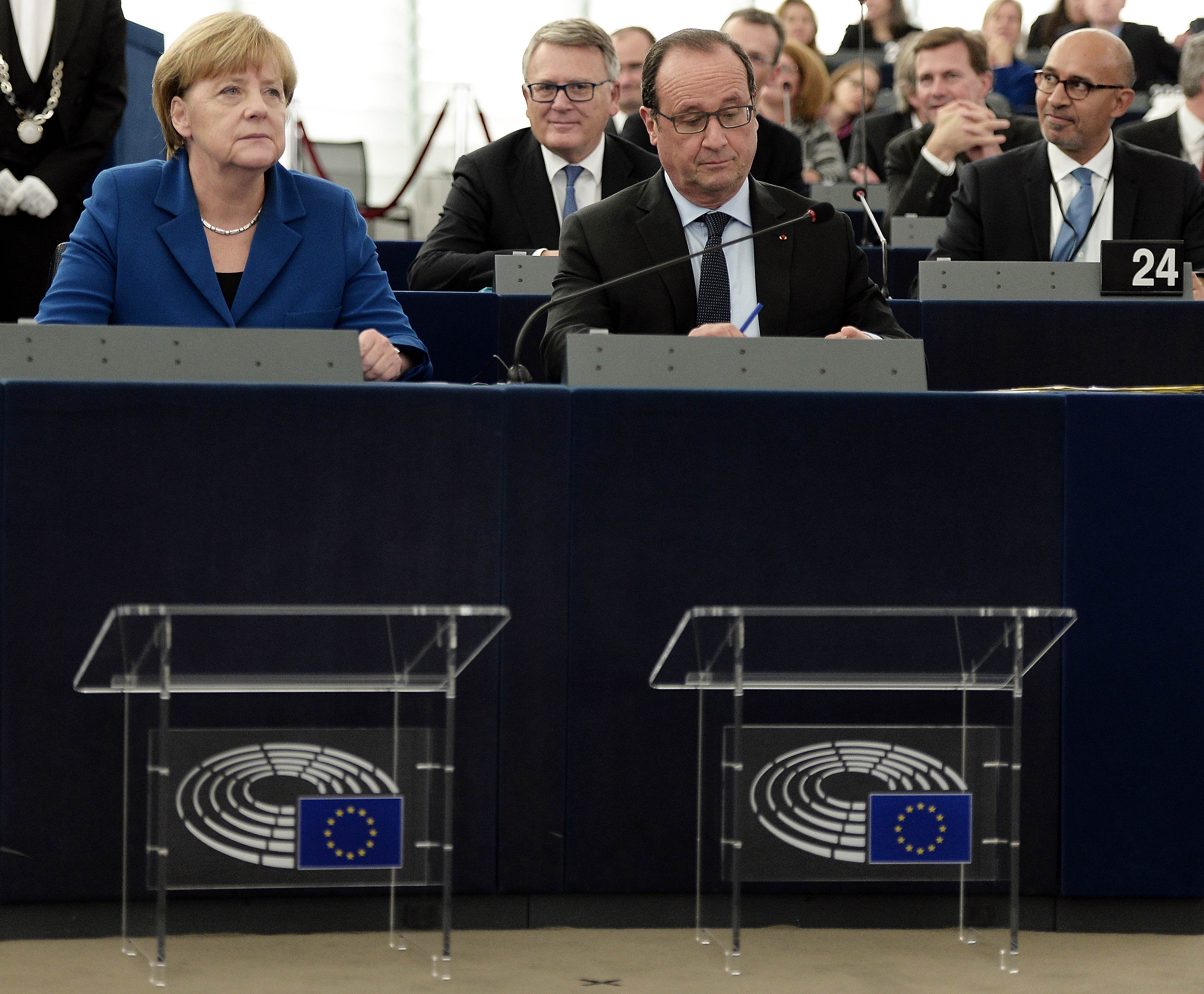 German Chancellor Angela Merkel (L) and French President Francois Hollande (R) are pictured at the European Parliament prior to a joint address on October 7, 2015 in Strasbourg, eastern France. German Chancellor Angela Merkel and French President Francois Hollande are set to give a joint address at the European Parliament, the first such event by leaders of the two countries since 1989. Merkel and Hollande, the leaders of the European Union's two biggest economies, have played a driving role in a series of challenges that have gripped the 28-nation bloc, ranging from the migrant crisis to the Greek debt saga and the conflict in Ukraine. AFP PHOTO/FREDERICK FLORIN