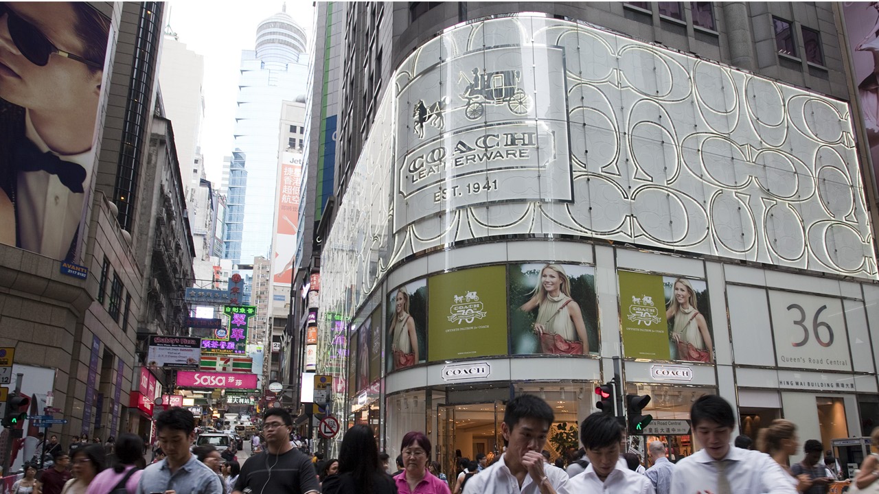 Hello Kitty, Farewell Rolex as Hong Kong Shoppers Go Downmarket - Bloomberg
