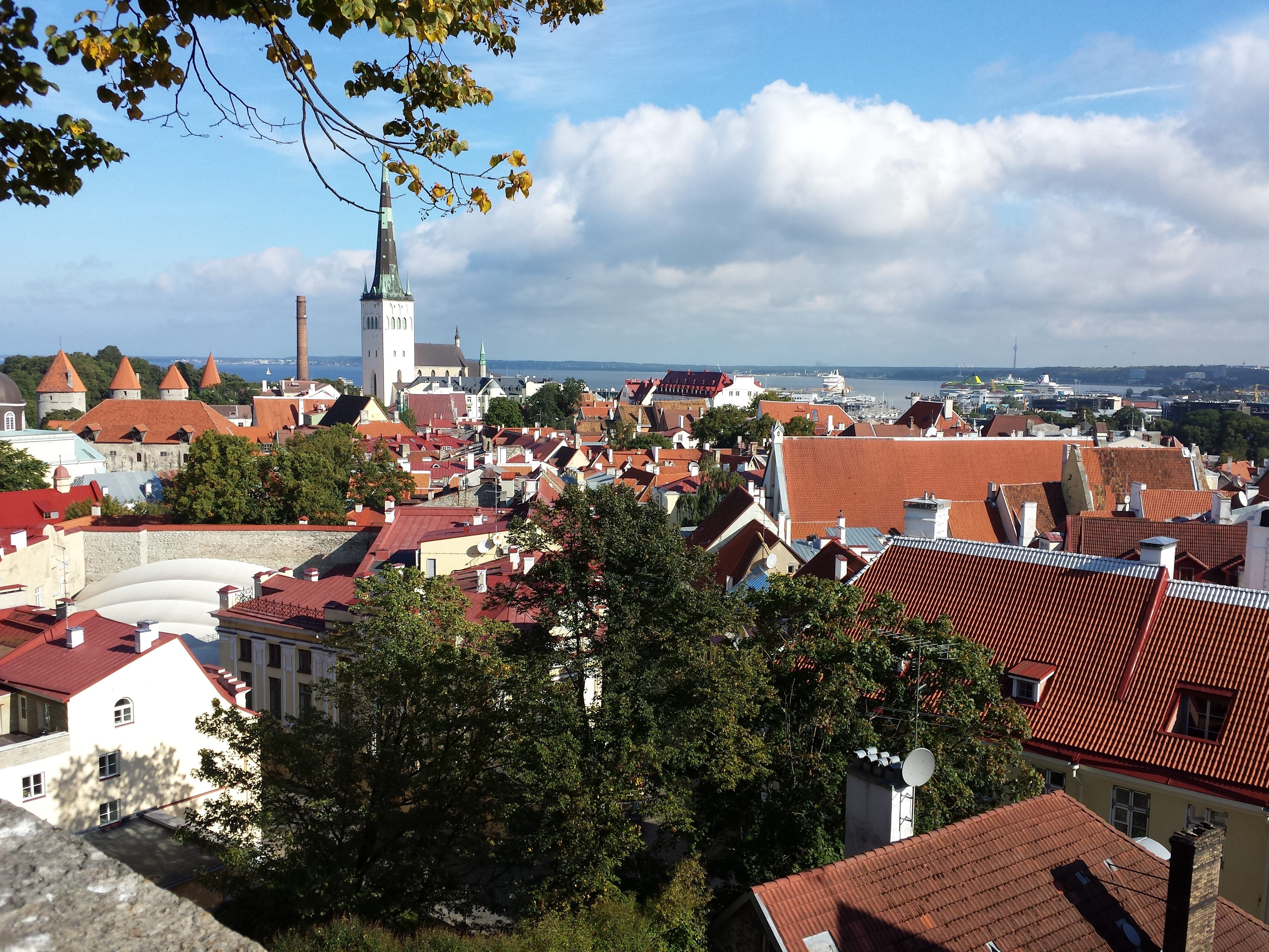 epa05023342 A general view of the Estonian capital Tallinn, as seen from the Toompea old town of Tallinn, Estonia, 25 September 2015. Eurozone economic growth slowed in the third quarter of 2015, coming in at a less-than-expected 0.3 per cent compared with the previous three months, according to data released 13 November 2015. The 19-member currency bloc has struggled to rev up its economic engine after emerging from recession in 2013. Inflation is hovering around zero and unemployment is only gradually falling. Growth in the eurozone's gross domestic product (GDP) continued to slip after dropping from 0.5 per cent in the first quarter and 0.4 per cent in the second, according to an estimate by the European Union's statistics office, Eurostat. Estonia is part of Eurozone. EPA/MAURITZ ANTIN