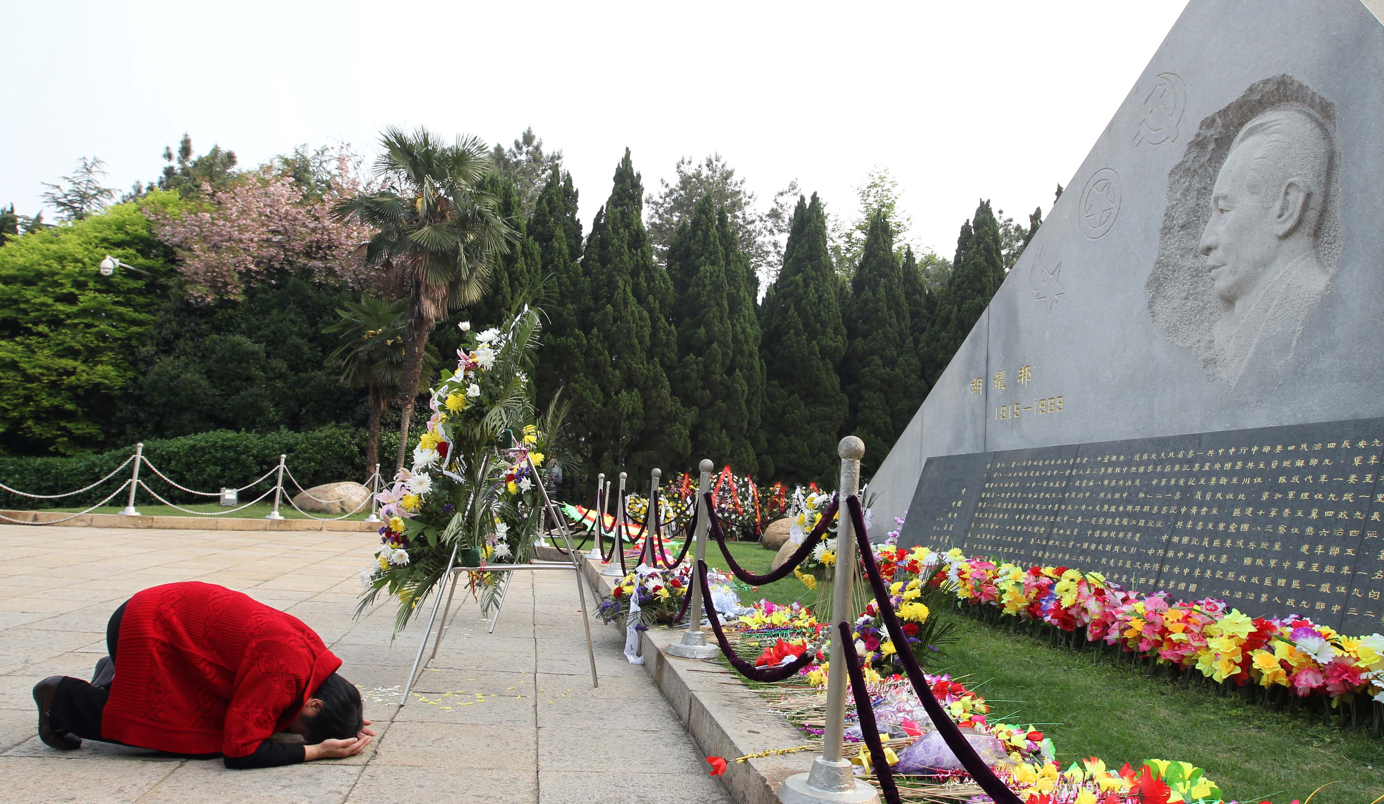 Ms Cao from Hunan province pays respect to Hu Yaobang at the Fuhua Mountain Yaobang Memorial Park in Gongqingcheng, Jiujiang city, Jiangxi province, on Apr. 04, 2014. Many people come to pay respect for late General Secretary of Communist Party of China (CPC) Hu Yaobang during the Qingming Festival. 04APR14 Photo by Simon Song