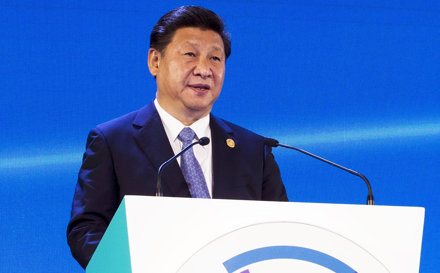 (151118) -- MANILA, Nov. 18, 2015 (Xinhua) -- Chinese President Xi Jinping addresses the opening ceremony of the APEC CEO summit in Manila, the Philippines, Nov. 18, 2015. (Xinhua/Li Xueren) (zwx)