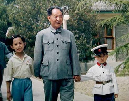 ***ONE TIME USE ONLY, PLEASE CLEAR THE COPYRIGHTS BEFORE RE-USE - OTUO*** Hu Yaobang with his grandchildren in the 1980s. (Handout