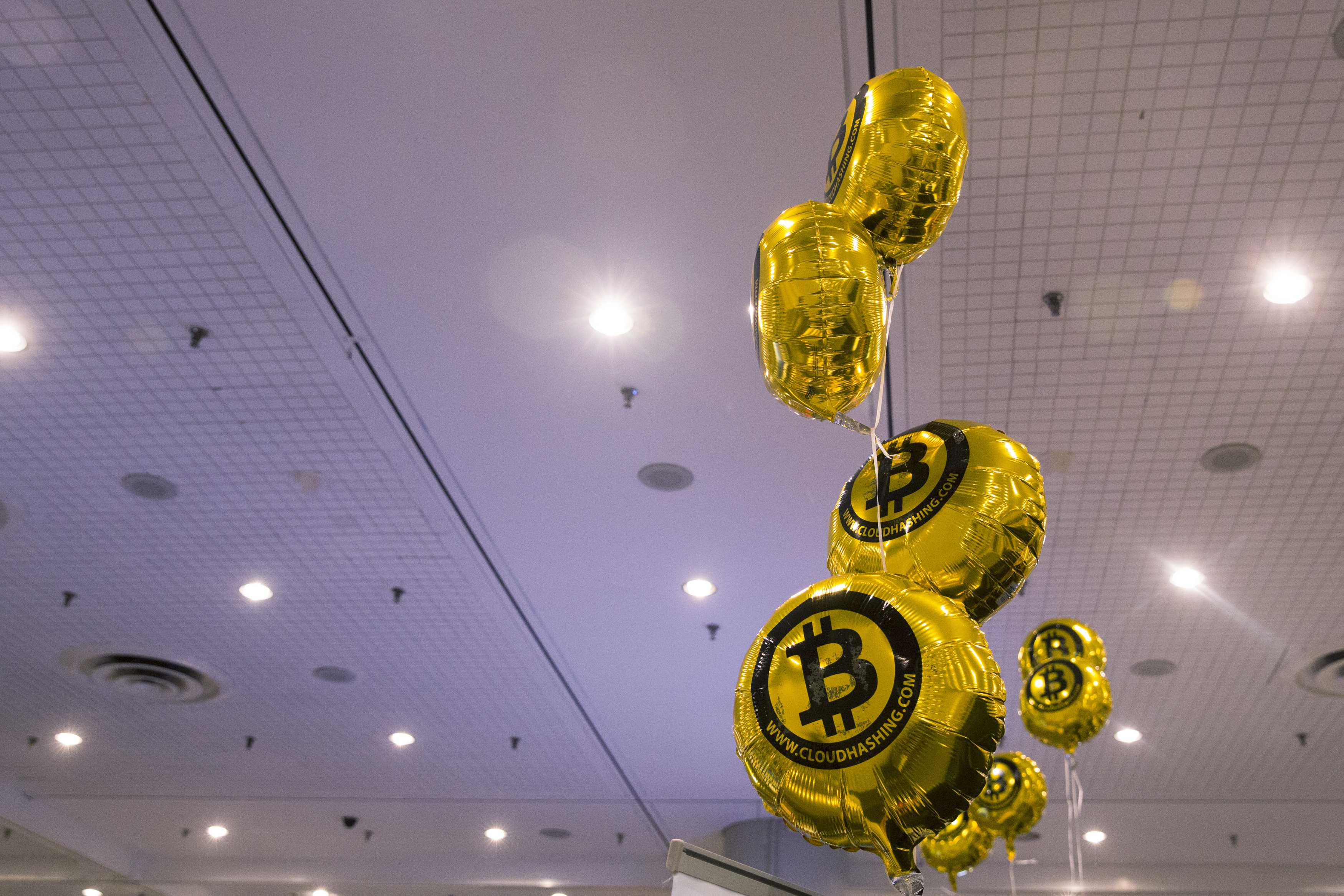 Bitcoin themed balloons float in the air during the "Inside Bitcoins: The Future of Virtual Currency Conference" in New York April 8, 2014. REUTERS/Lucas Jackson (UNITED STATES - Tags: BUSINESS SCIENCE TECHNOLOGY)