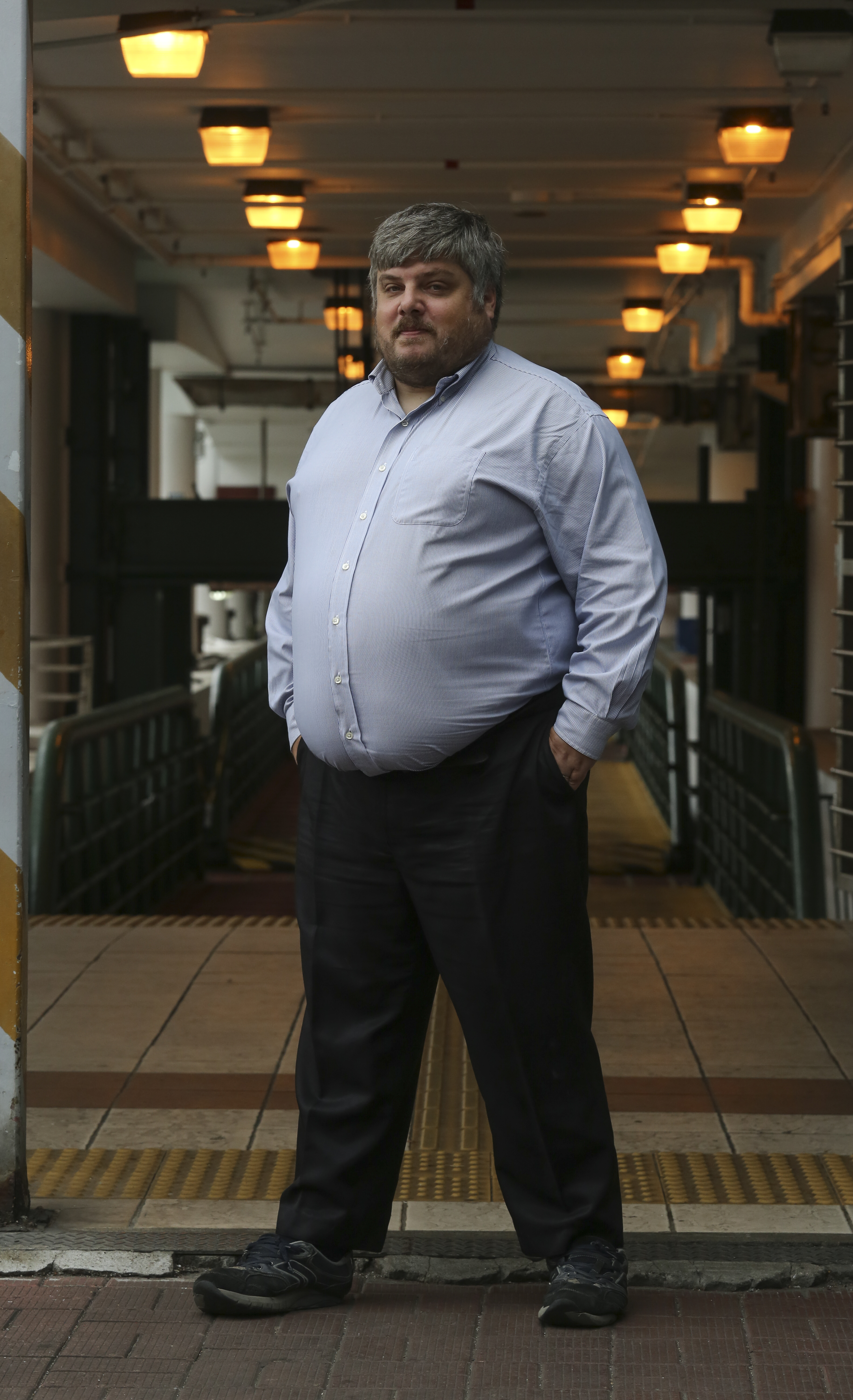 This image shows a portrait of Mischa Moselle, severely obese, and about to walk through India. 12NOV15 [FEATURES HEALTH]