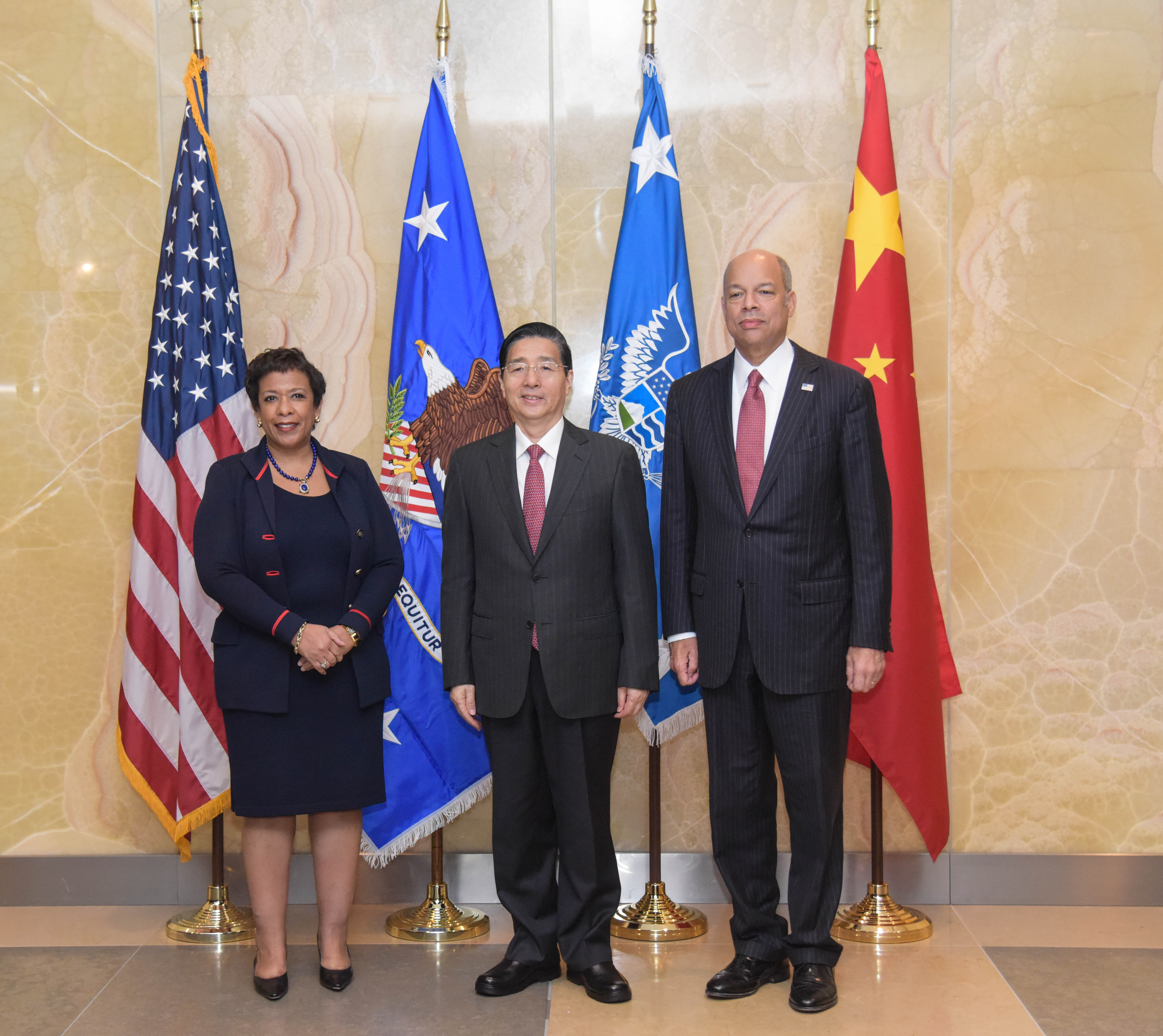 (151201) -- WASHINGTON D.C., Dec. 1, 2015 (Xinhua) -- China's State Councilor and Minister of Public Security Guo Shengkun (C), U.S. Attorney General Loretta Lynch (L) and Secretary of Homeland Security Jeh Johnson pose for photos during the first China-U.S. ministerial dialogue on fighting cyber crimes in Washinton D.C., the United States, on Dec. 1, 2015. The first China-U.S. ministerial dialogue on fighting cyber crimes held here Tuesday yielded positive outcomes as the two sides worked hard to remove one of the major stumbling blocks to the development of the bilateral ties. (Xinhua/Bao Dandan) 