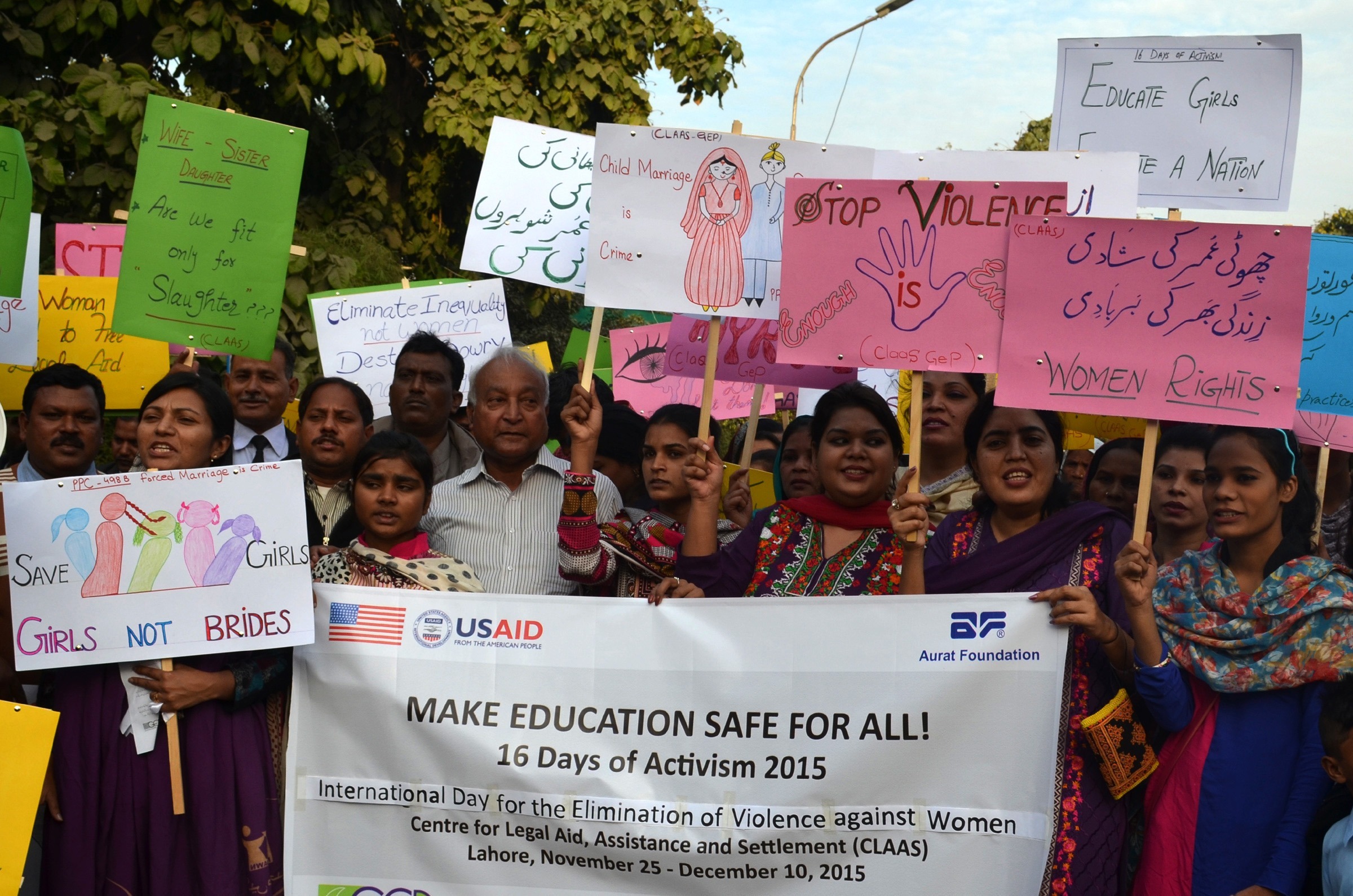 (151126) -- LAHORE, Nov. 26, 2015 (Xinhua) -- Pakistani women hold placards during a demonstration marking the International Day for the Elimination of Violence against Women in eastern Pakistan's Lahore, Nov. 25, 2015. In 1999, The UN General Assembly designated Nov. 25 as the International Day for the Elimination of Violence against Women to raise public awareness of the serious problem. (Xinhua/Jamil Ahmed) ****Authorized by ytfs****