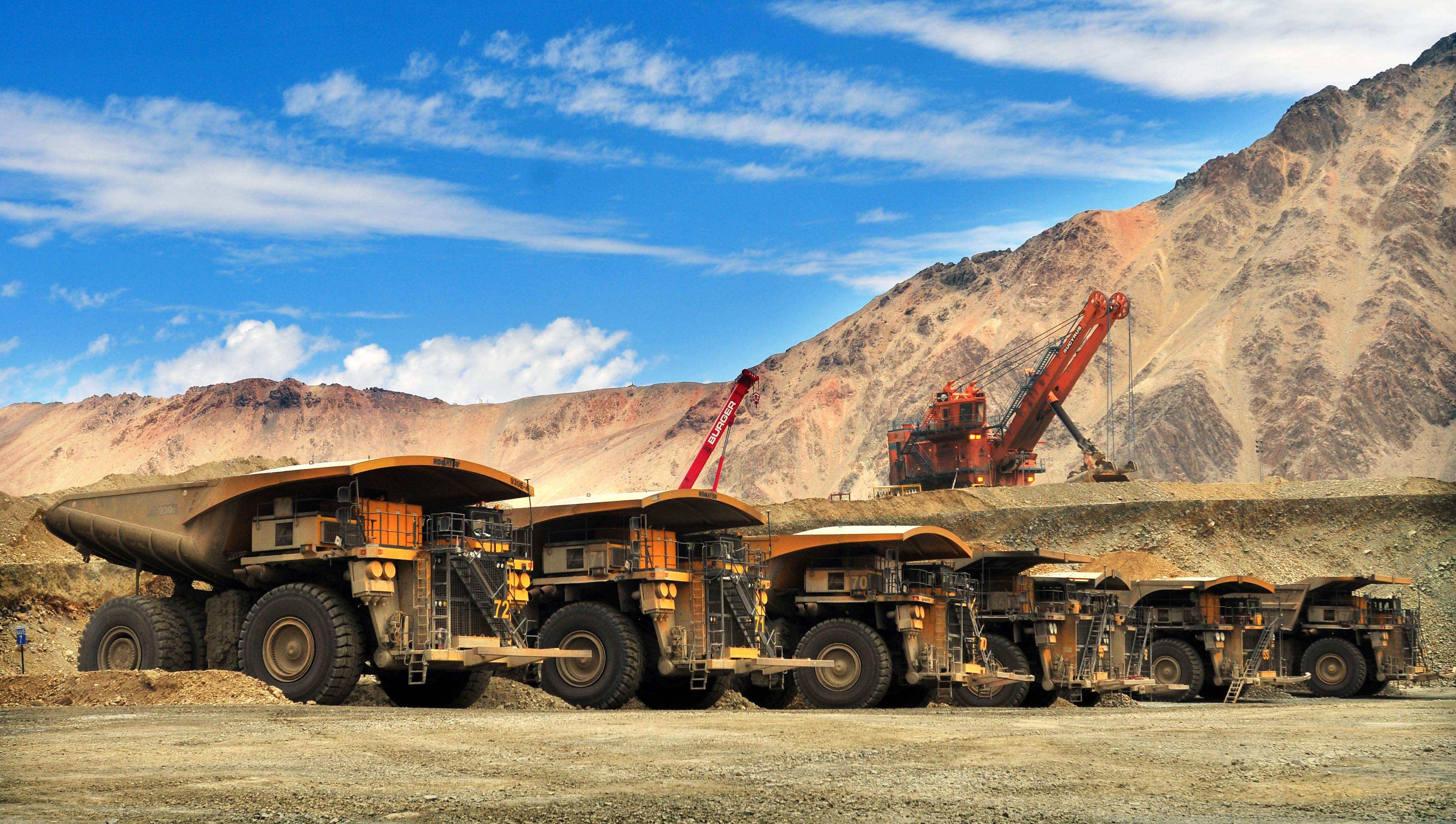 (FILES) A picture taken on December 27, 2011 shows Komatsu 930 trucks parked at the Los Bronces copper mine of the Anglo American Coorporation, 60 Km from Santiago. Mining giant Anglo American said on December 8, 2015 that it plans to slash its workforce by almost two-thirds, from 135,000 staff to 50,000 after 2017, under restructuring triggered by tumbling commodity prices. AFP PHOTO/ARIEL MARINKOVIC