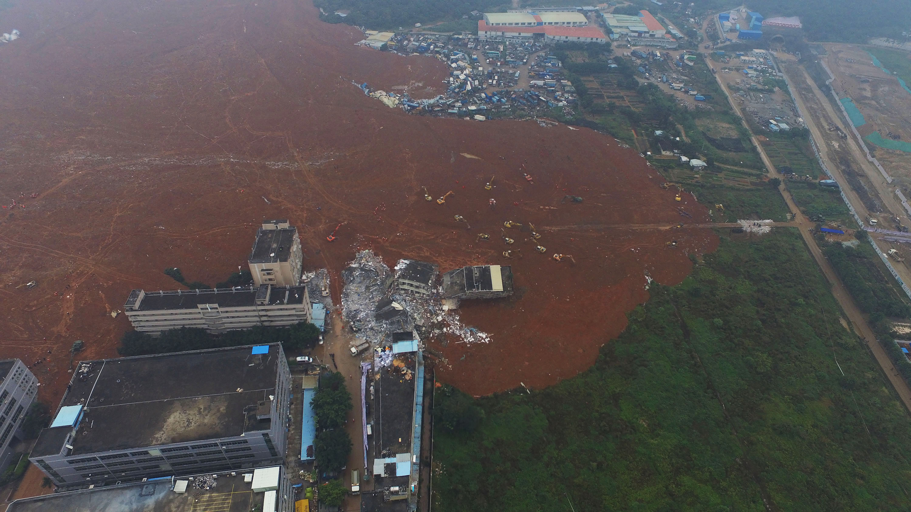 (151221) -- SHENZHEN, Dec. 21, 2015 (Xinhua) -- An aerial photo taken on Dec. 21, 2015 shows the site of landslide at an industrial park in Shenzhen, south China's Guangdong Province. Ninety-one people remained missing as of Monday morning after the disaster caused by the collapse of a huge pile of construciton waste. (Xinhua/Mao Siqian) (lfj)