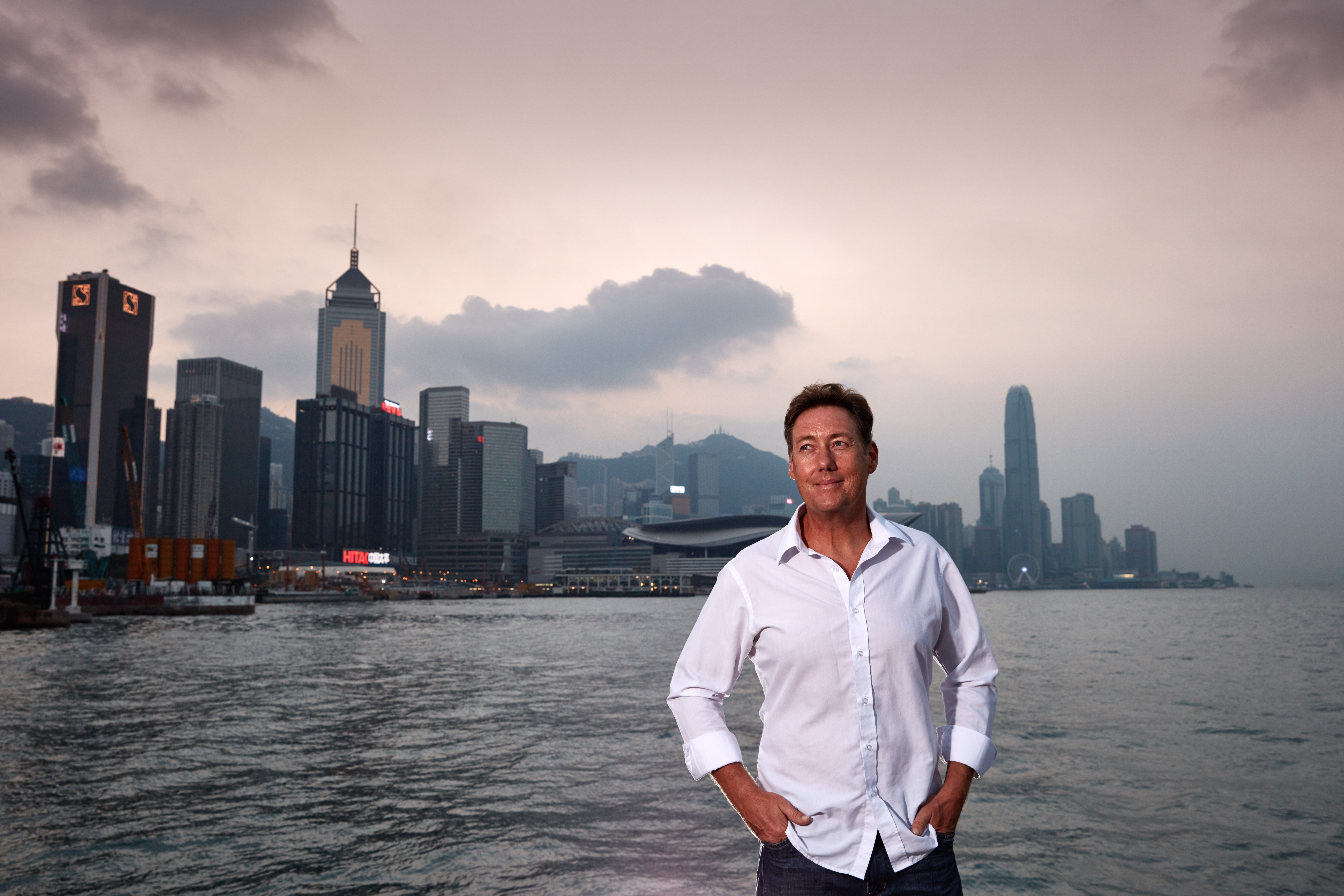 This handout image shows Nick Moloney standing in front of the Hong Kong skyline at dusk the evening before he sets off for Macau in the inaugural The St. Regis Macao Cup attempt. 23NOV15 [online] PHOTO / Dominic James