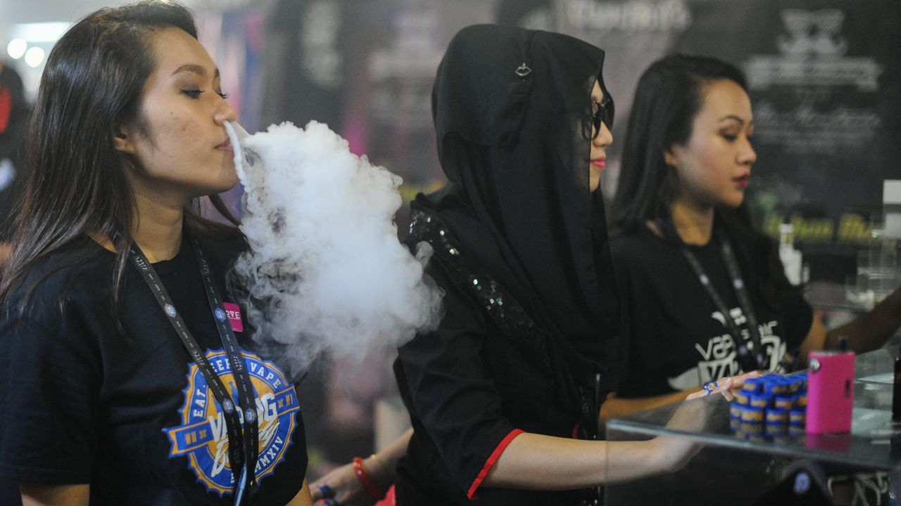 can muslims vape or smoke E-cigarettes, vaping haram, says Indonesian Muslim organization - National main image 0