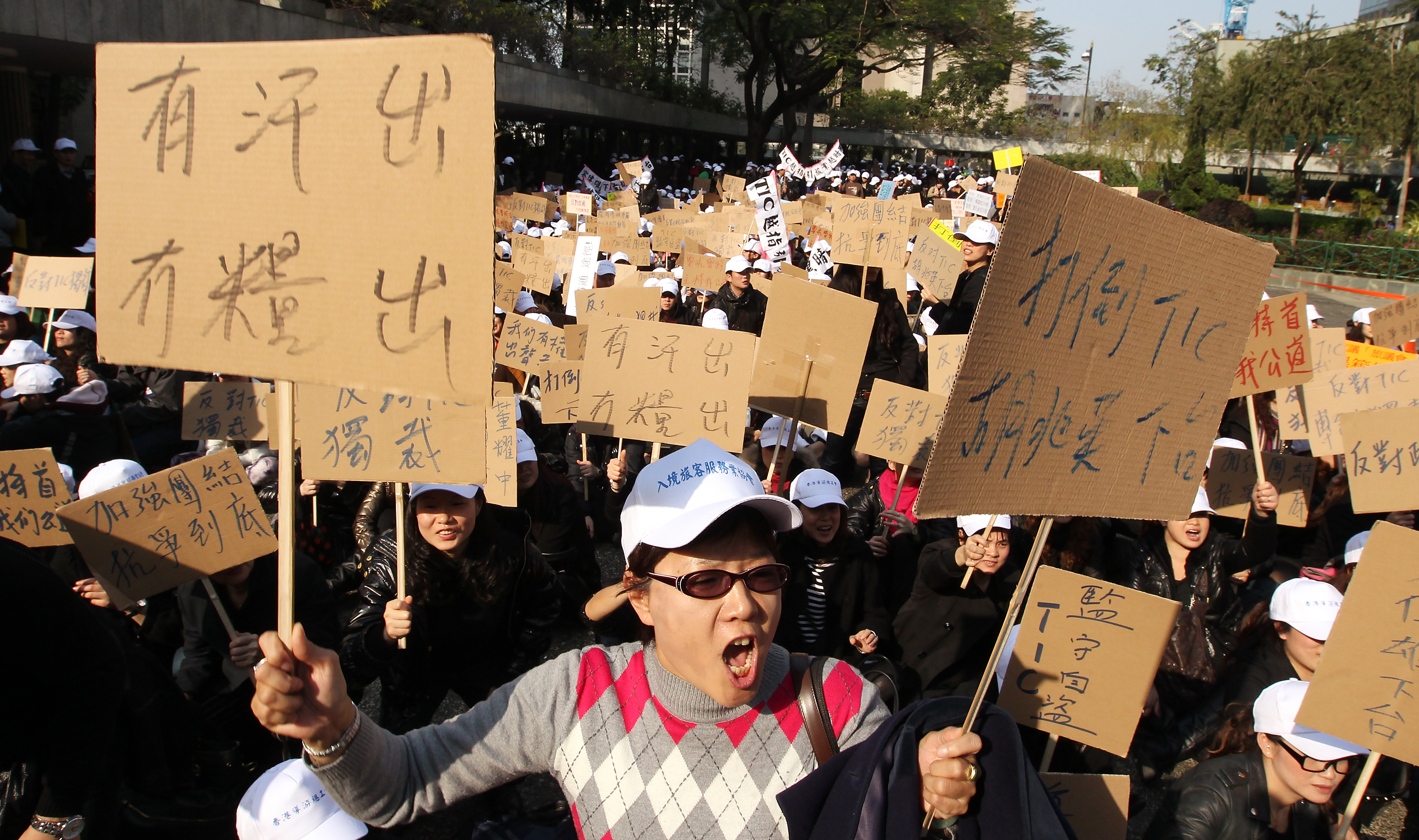 Over 1000 tour guides, drivers and other people working in the inbound mainland tourism industry protested against the new proposed guidelines by the Travel Industry Council to clamp down on rogue guides at Chater Garden in Central. 09JAN11