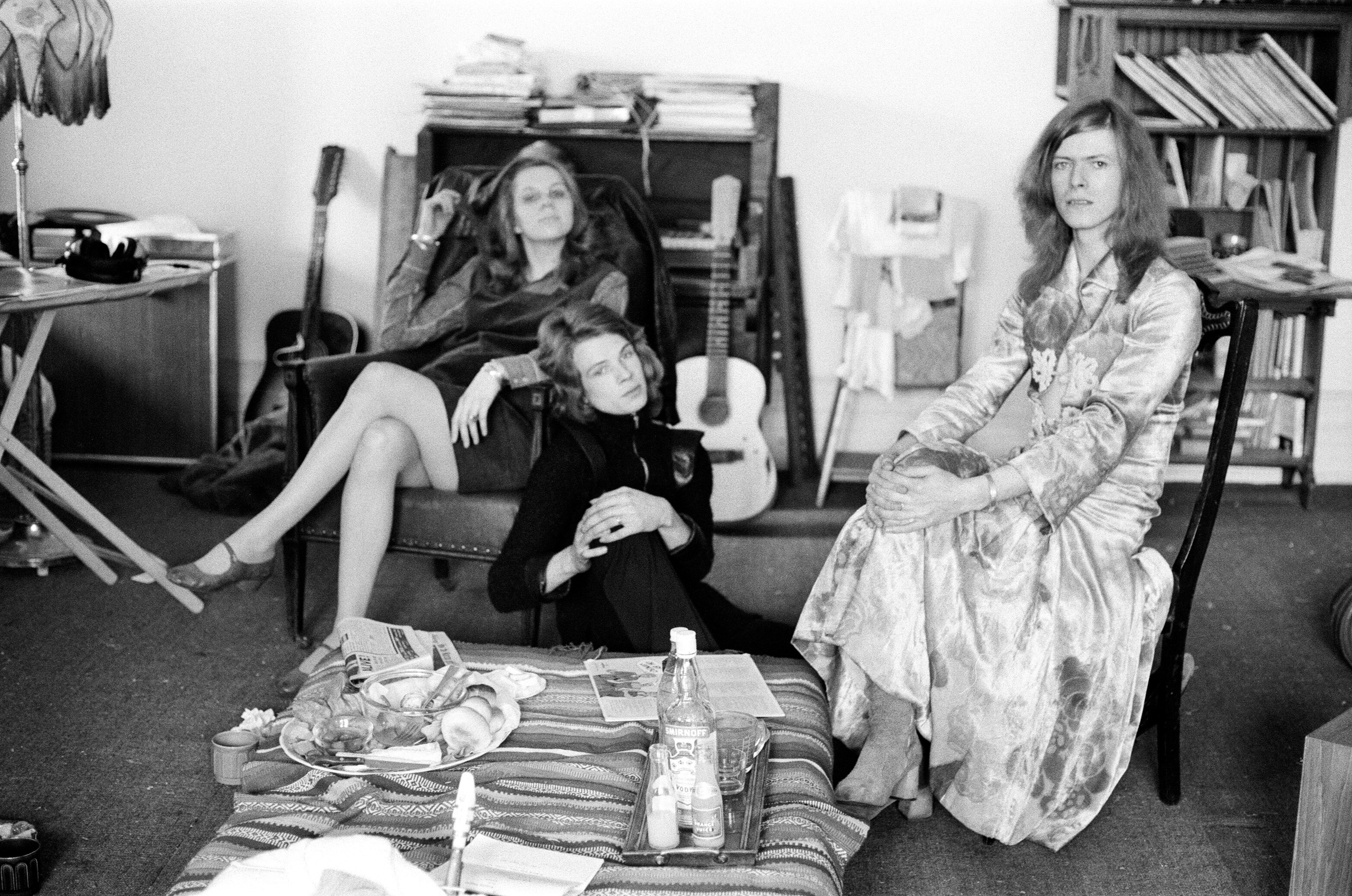 20 Apr 1971, London, England, UK --- David Bowie and wife Angie, at home, Haddon Hall, at Beckenham, Kent, 20th April 1971. --- Image by © Daily Mirror/Mirrorpix/Corbis