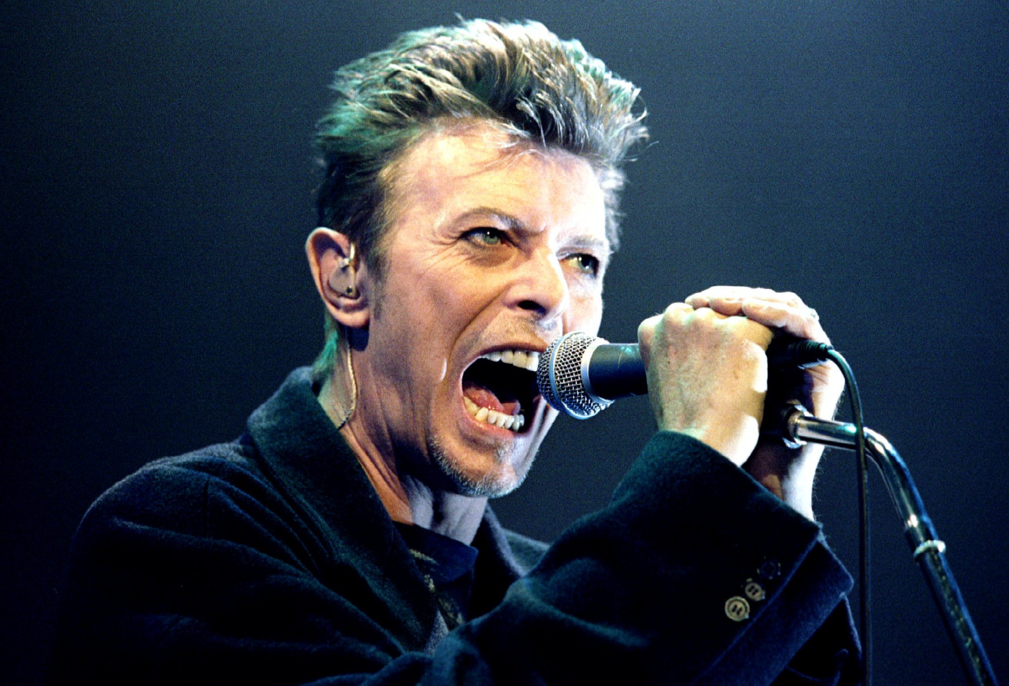 David Bowie performs during a concert in Vienna, Austria in this February 4, 1996 file photo. David Bowie marked his 69th birthday on January 8, 2016 with the release of a new album, "Blackstar", with critics giving the thumbs up to the latest work in a long and innovative career. REUTERS/Leonhard Foeger/Files