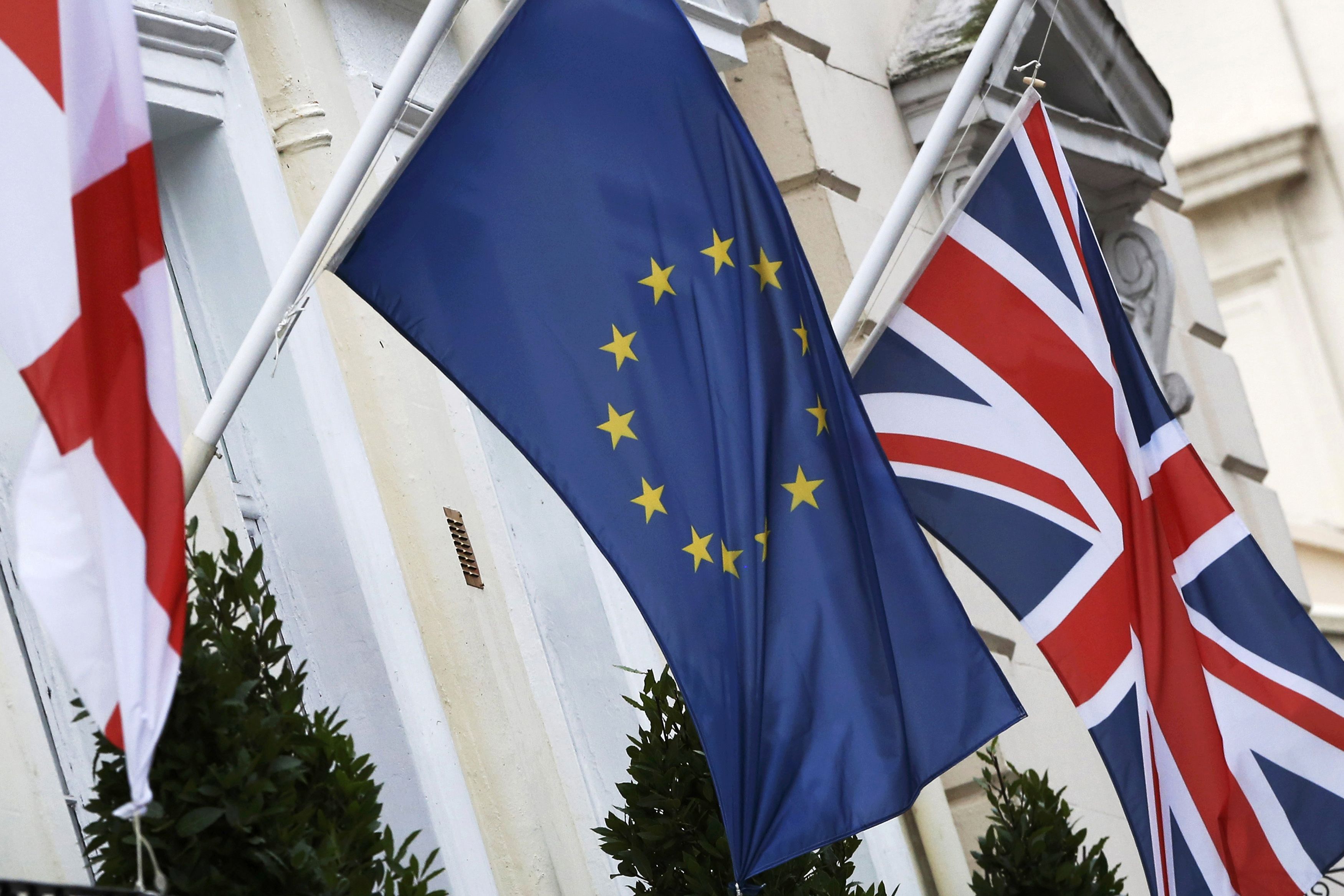 The St George's Cross, European Union and Union flags fly outside a hotel in London, Britain, December 17, 2015. A former minister in Prime Minister David Cameron's government has set up a group to back Britain's renegotiation of its European Union membership and warned of the dangers of leaving the trading bloc. 'Conservatives for Reform in Europe' will support attempts to improve the terms of Britain's 43-year-old EU membership ahead of an in/out referendum which could come as soon as June. REUTERS/Luke MacGregor/Files