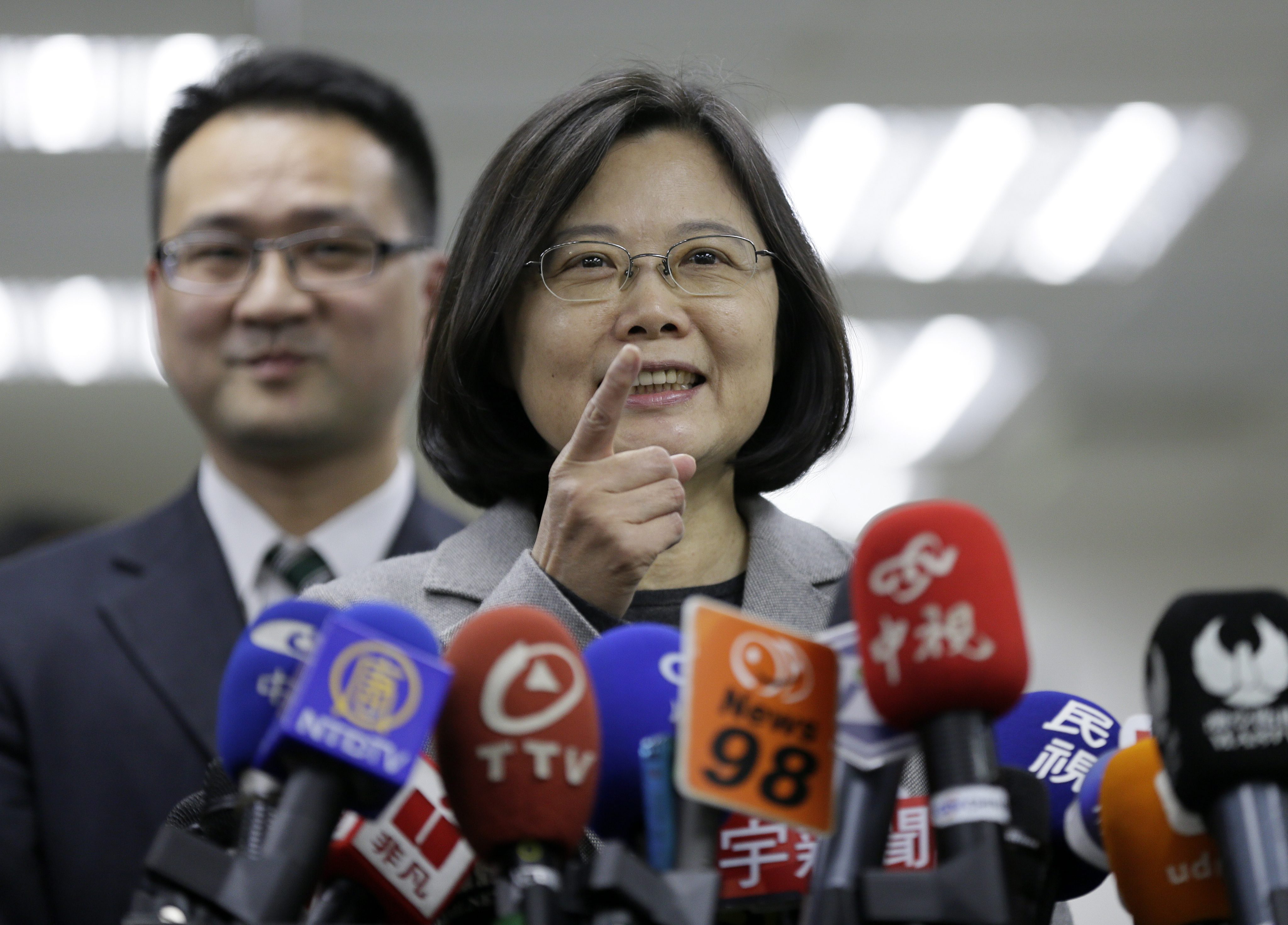 epa05112386 Taiwan opposition leader and president-elect Tsai Ing-wen gestures during an interview before their meeting for parliament reform in Taipei, Taiwan, 20 January 2016. Tsai, chairwoman of the Pro-independence Democratic Progressive Party, won the presidential election on 16 January and will be sworn in on 20 May. EPA/RITCHIE B. TONGO
