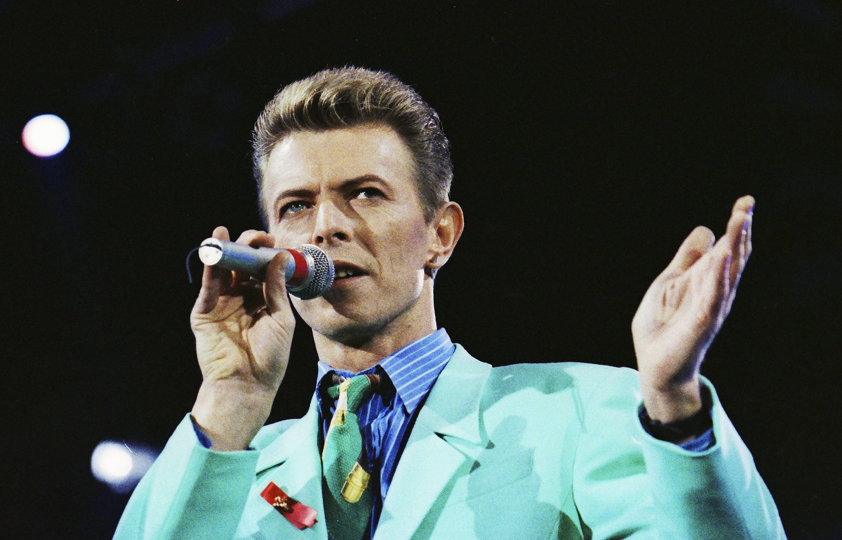 David Bowie performs on stage during The Freddie Mercury Tribute Concert at Wembley Stadium in London, Britain in this April 20, 1992, file photo. Bowie, the visionary British rock star who died at age 69 of cancer earlier this month, reportedly directed in his will that his ashes be sprinkled in Bali, where he vacationed. REUTERS/Dylan Martinez/Files
