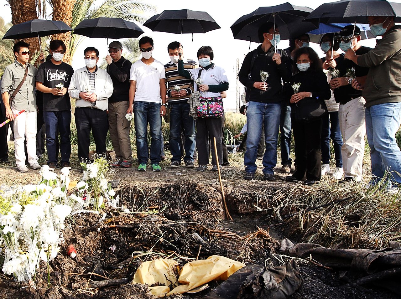 Family members of the victims in the air balloon accident in Luxor, Egypt attend a mourning ceremony at the crash site. Photo: Sam Tsang