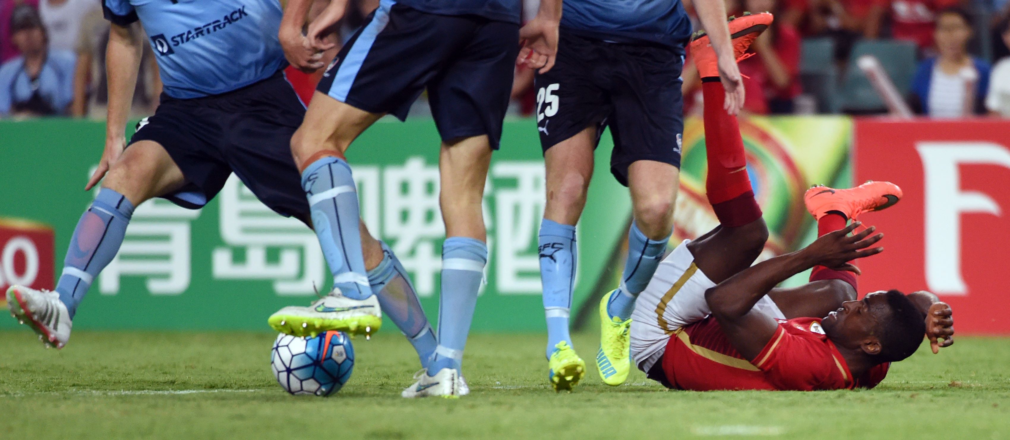 Guangzhou Evergrande’s Jackson Martinez is tackled by Sydney FC defenders in their AFC Champions League group stage match in Sydney. Photo: AFP
