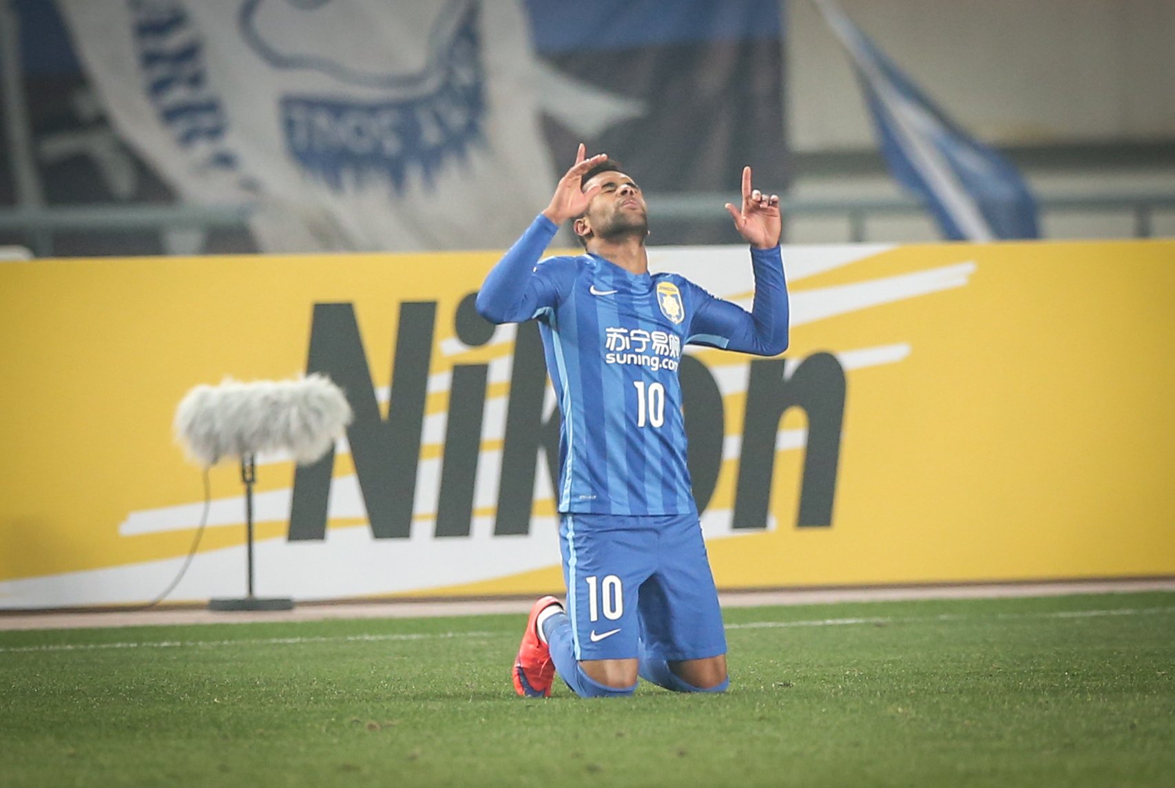 Alex Teixeira celebrates his goal. Photo: Xinhua