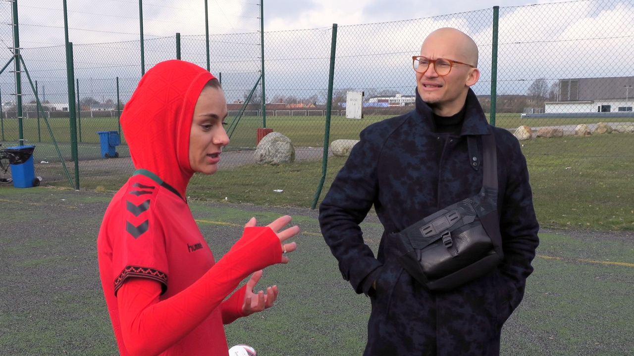 Hijab-Integrated Soccer Jerseys : Women's Soccer Jerseys